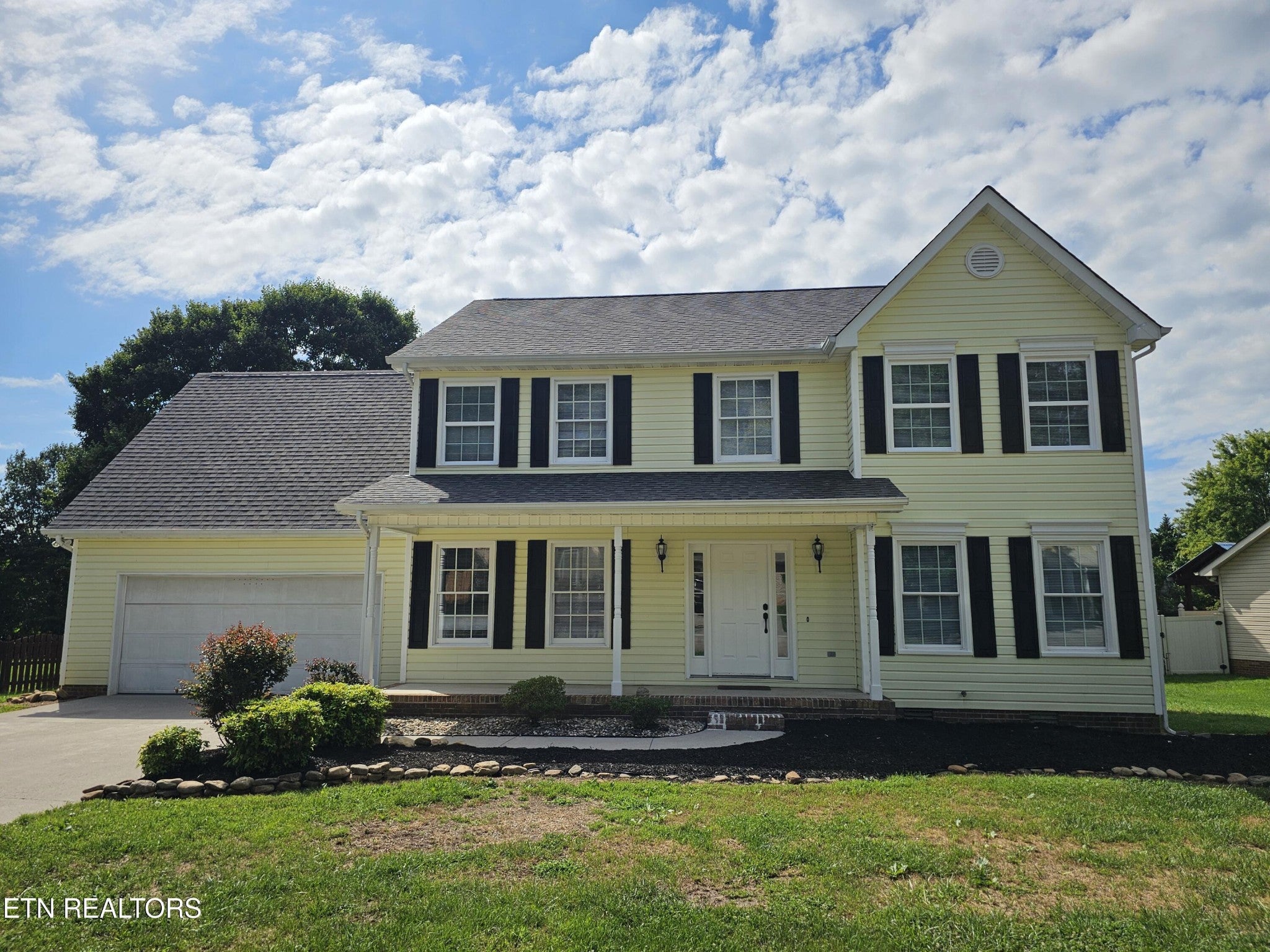 2818 Fawnridge Lane — photo