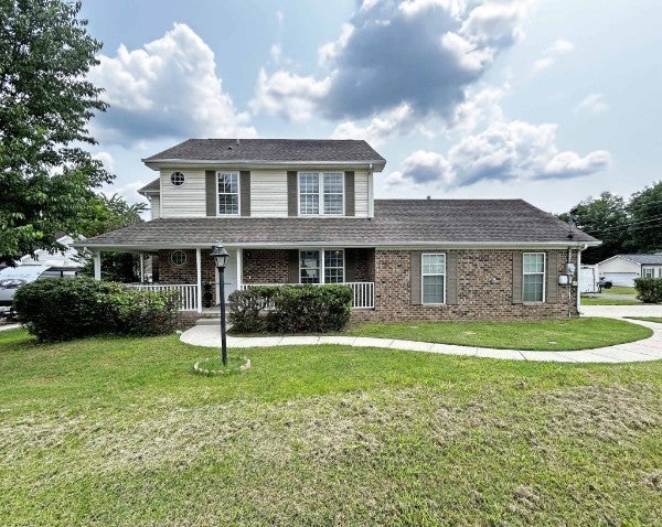 305 Wildwood Dr — photo
