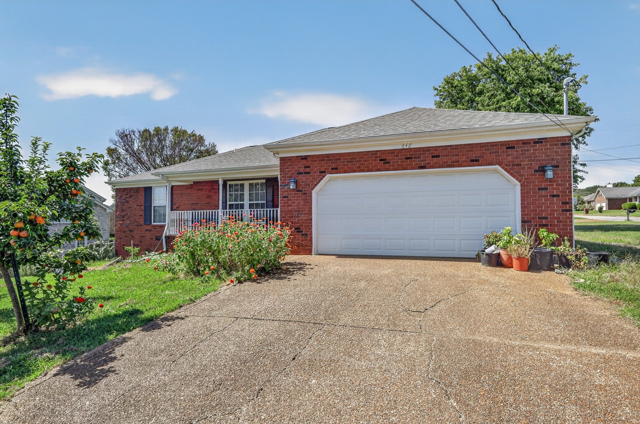 648 Woodburn Dr — photo