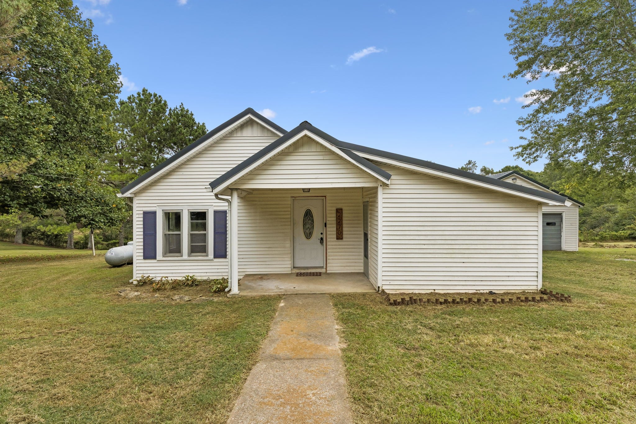 2270 Fall River Rd — photo