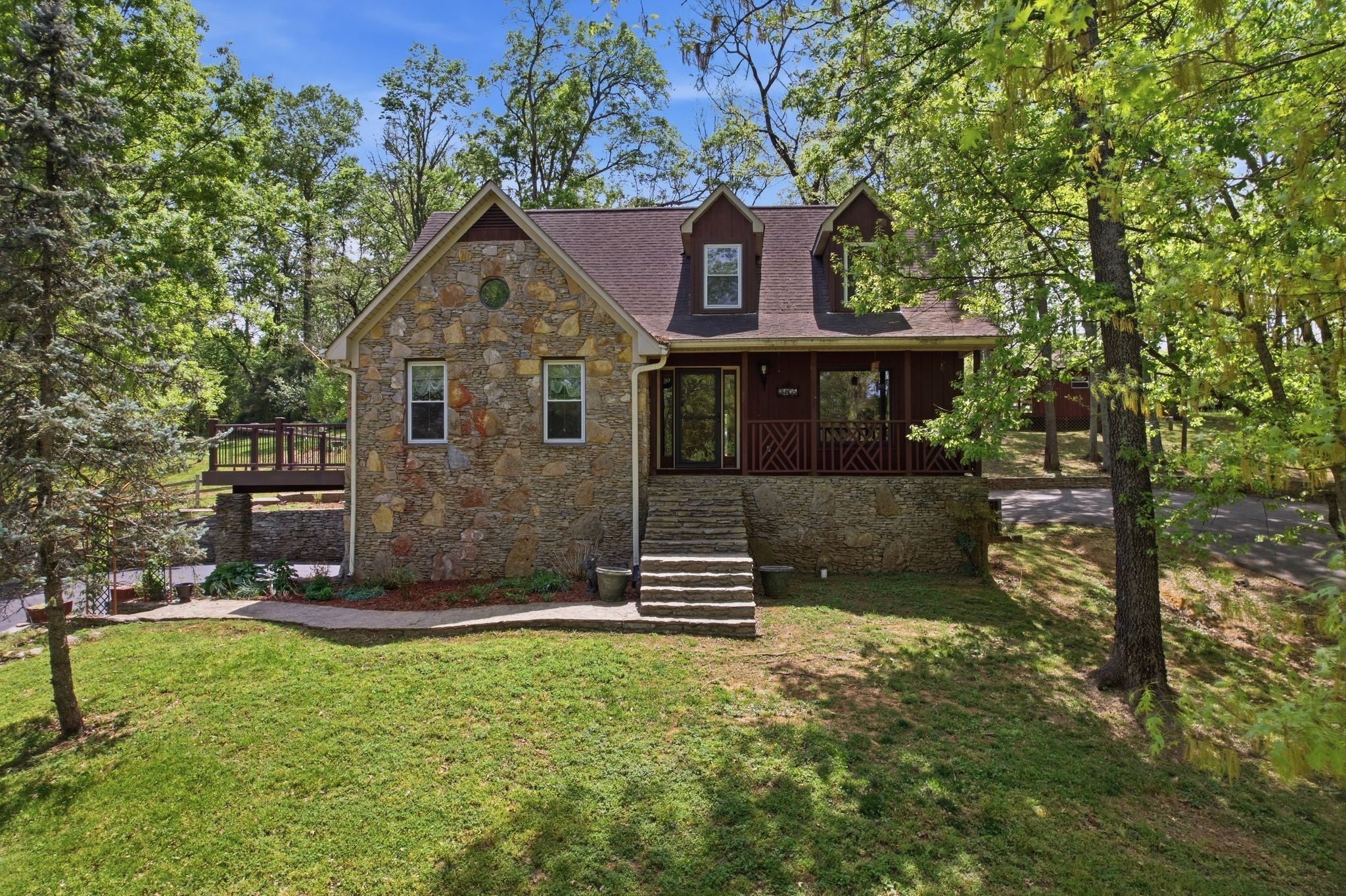 2105 Alpine Dr — photo