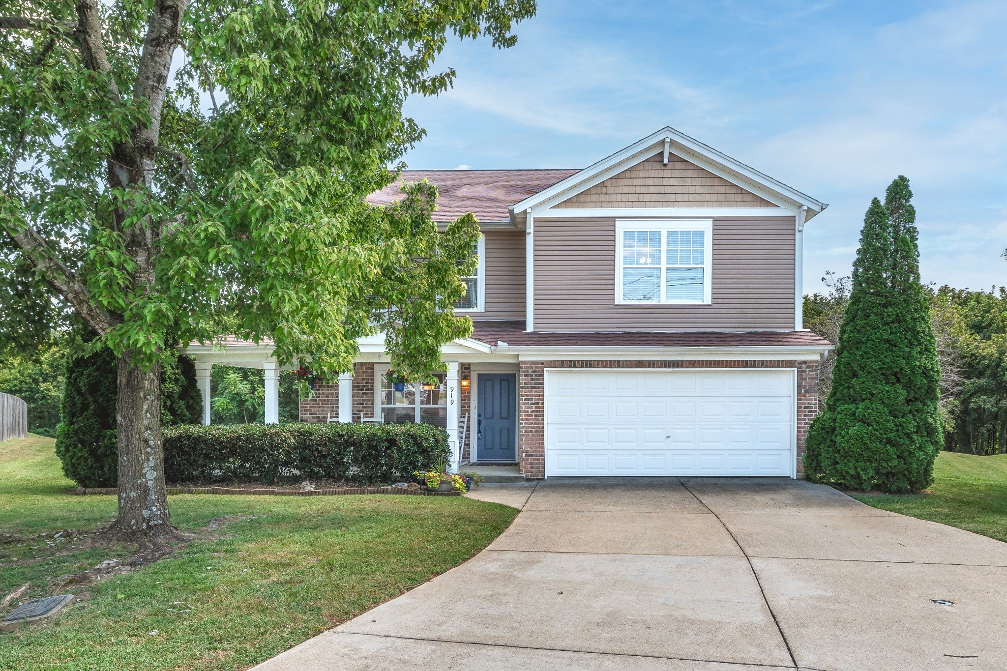 919 Grand Oak Dr — photo