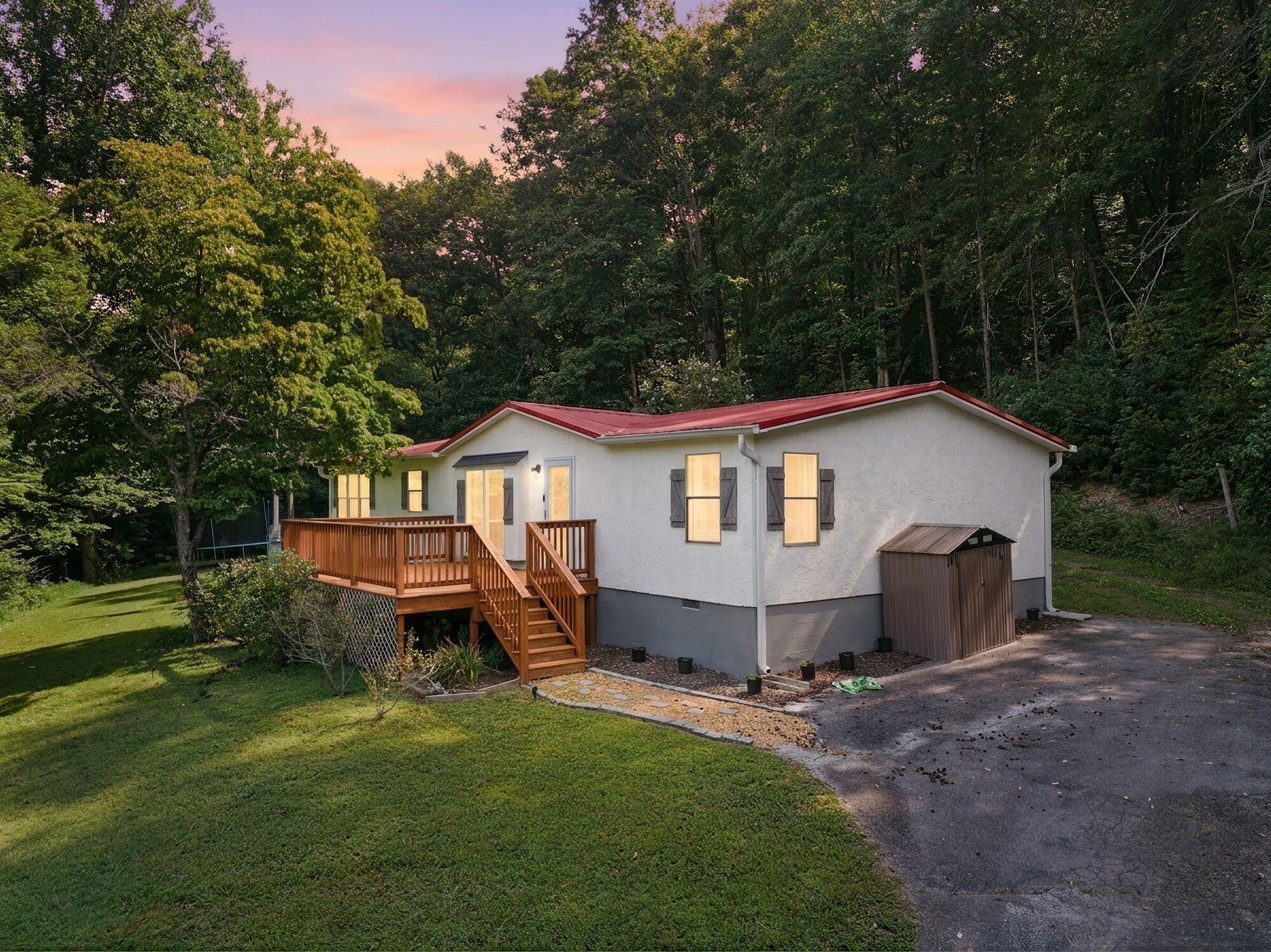 196 Rabbit Valley Road NW — photo