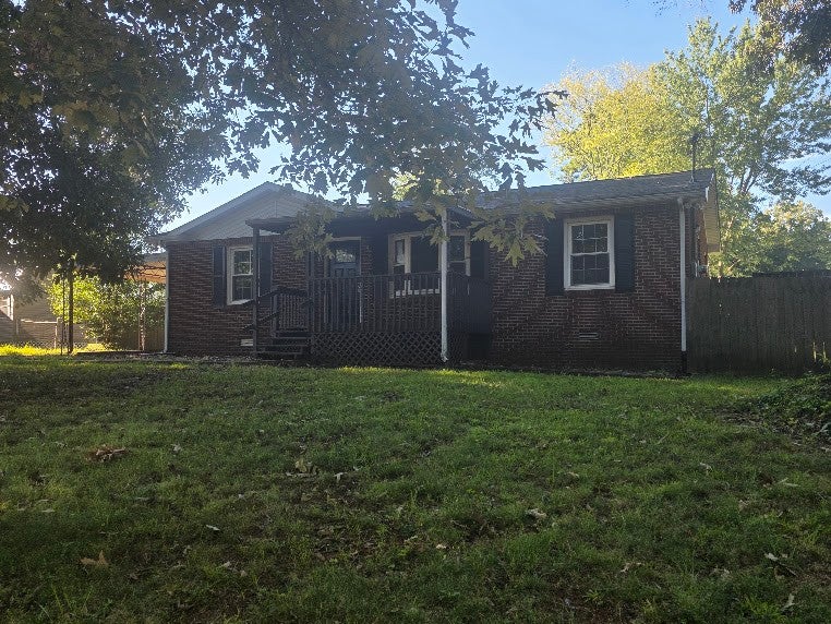 290 Lafayette Rd — photo