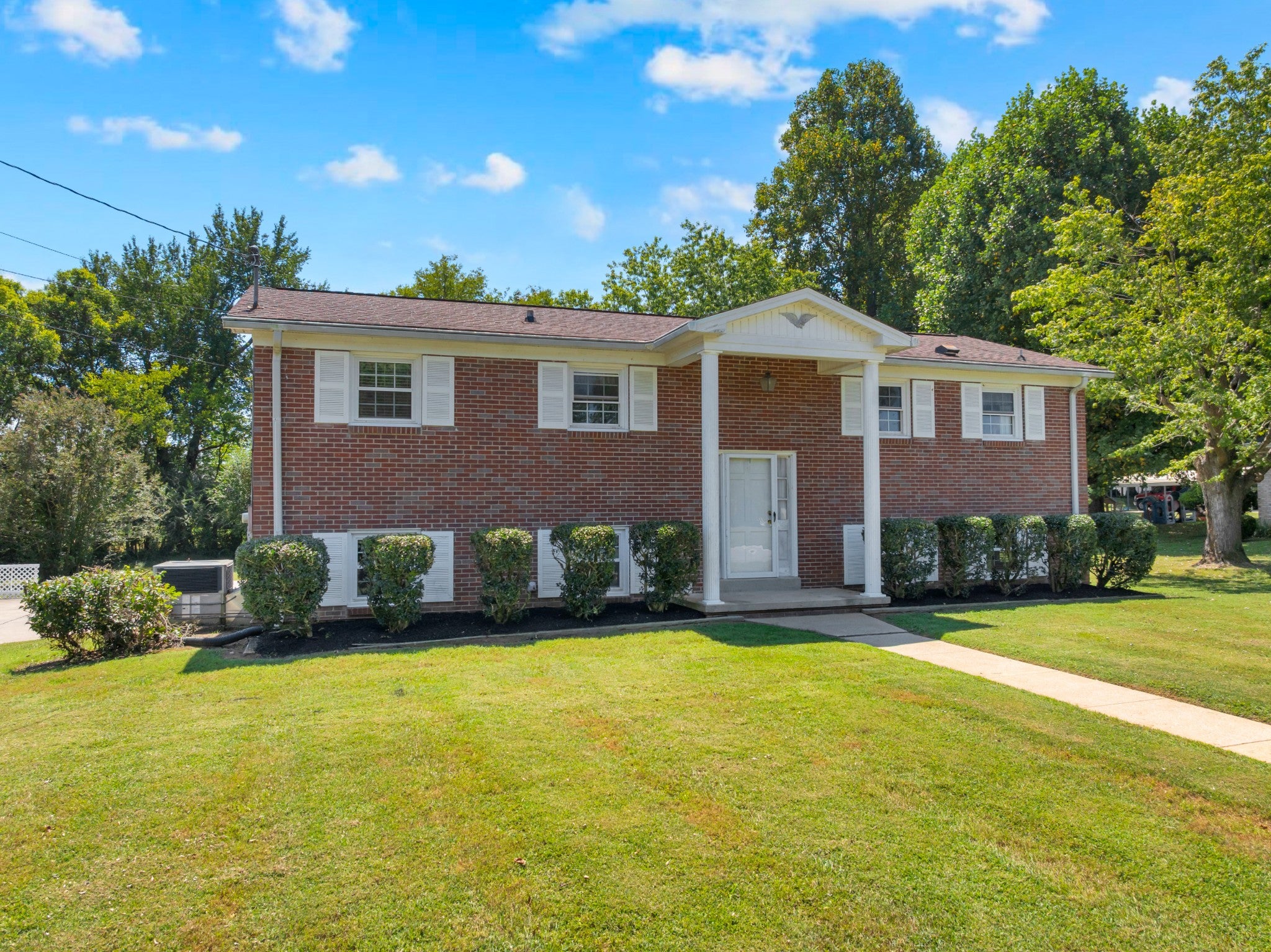 113 Cloverdale Rd — photo