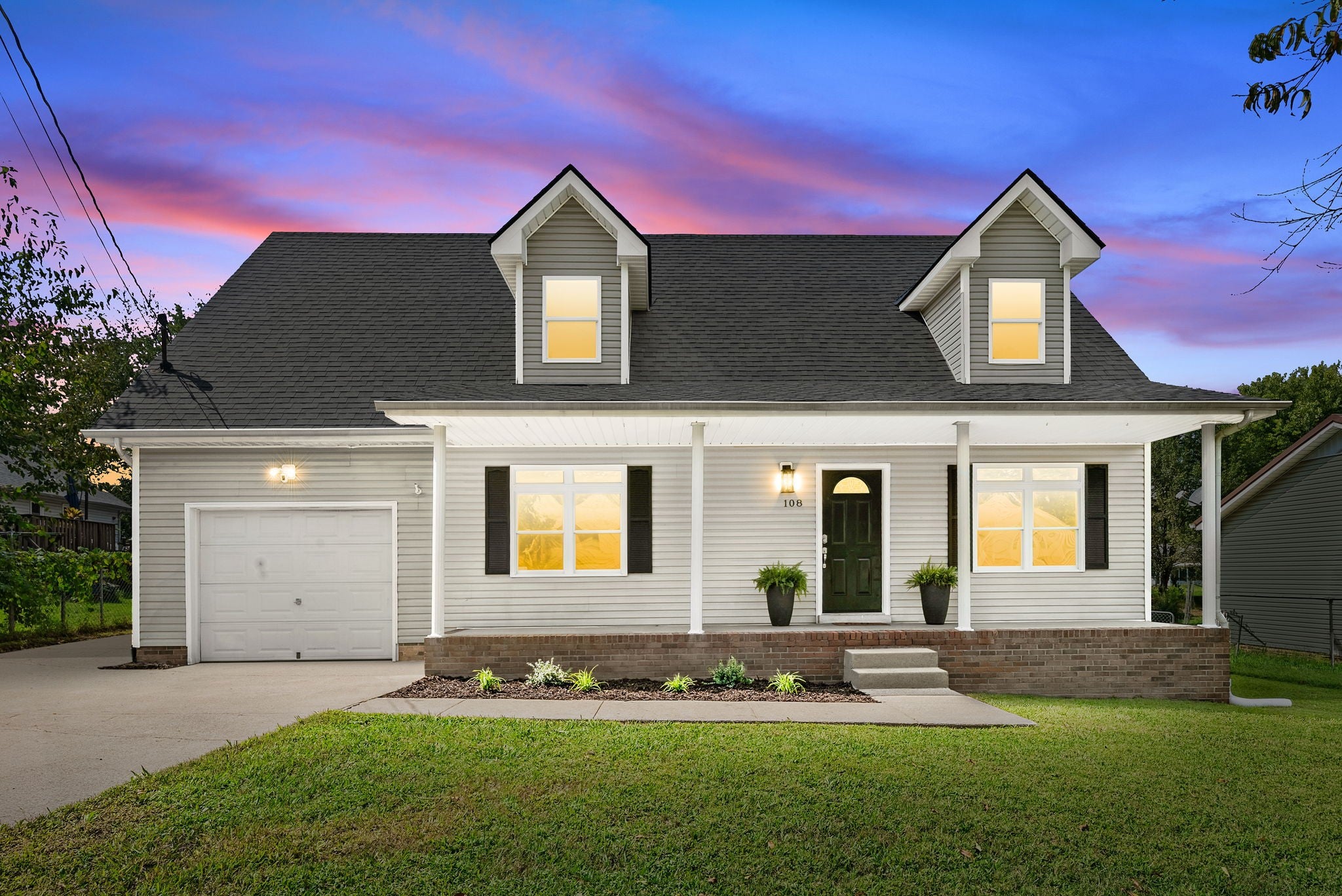 108 Oak Tree Dr — photo