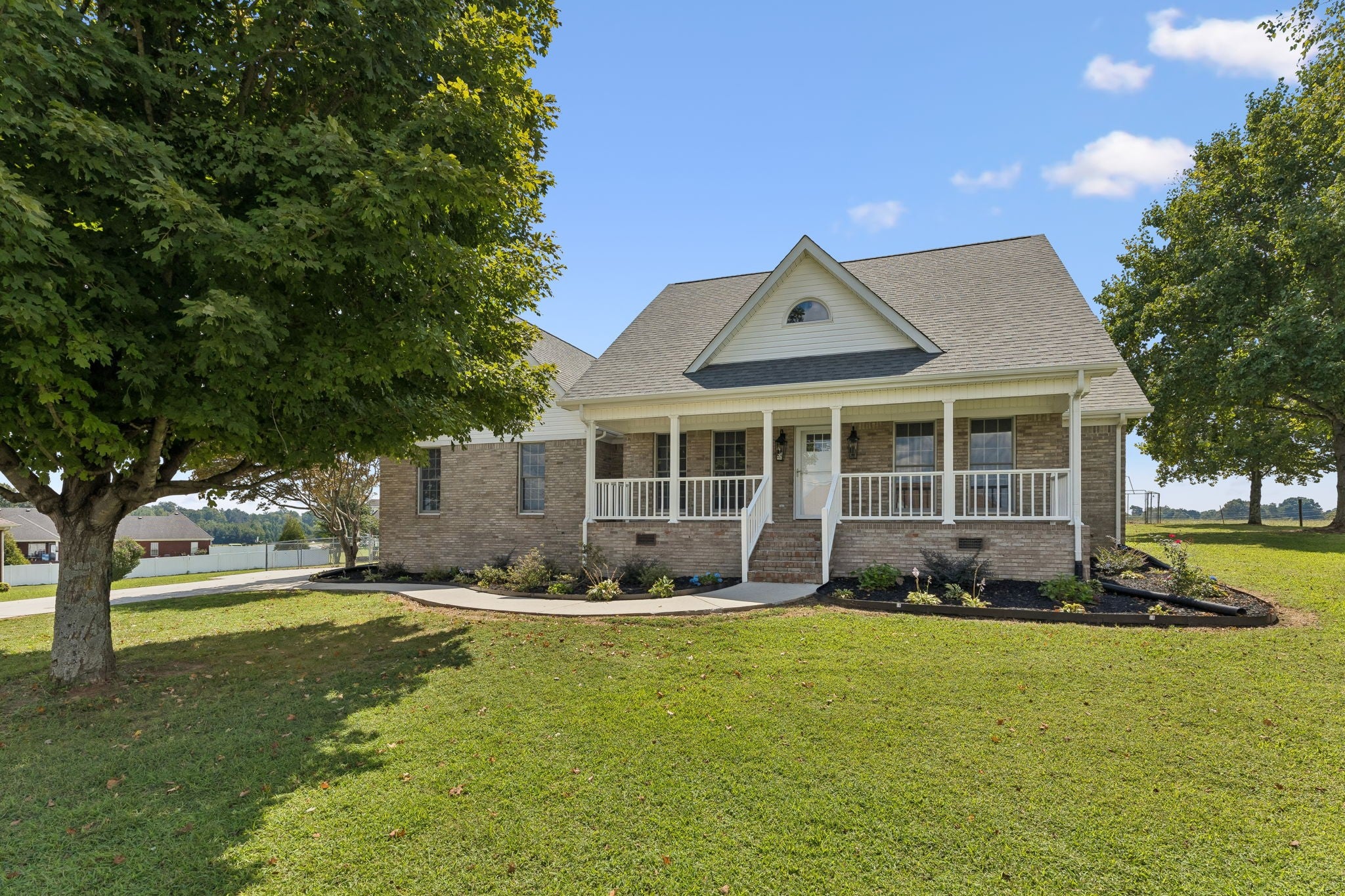 13 Elizabeth Cir — photo