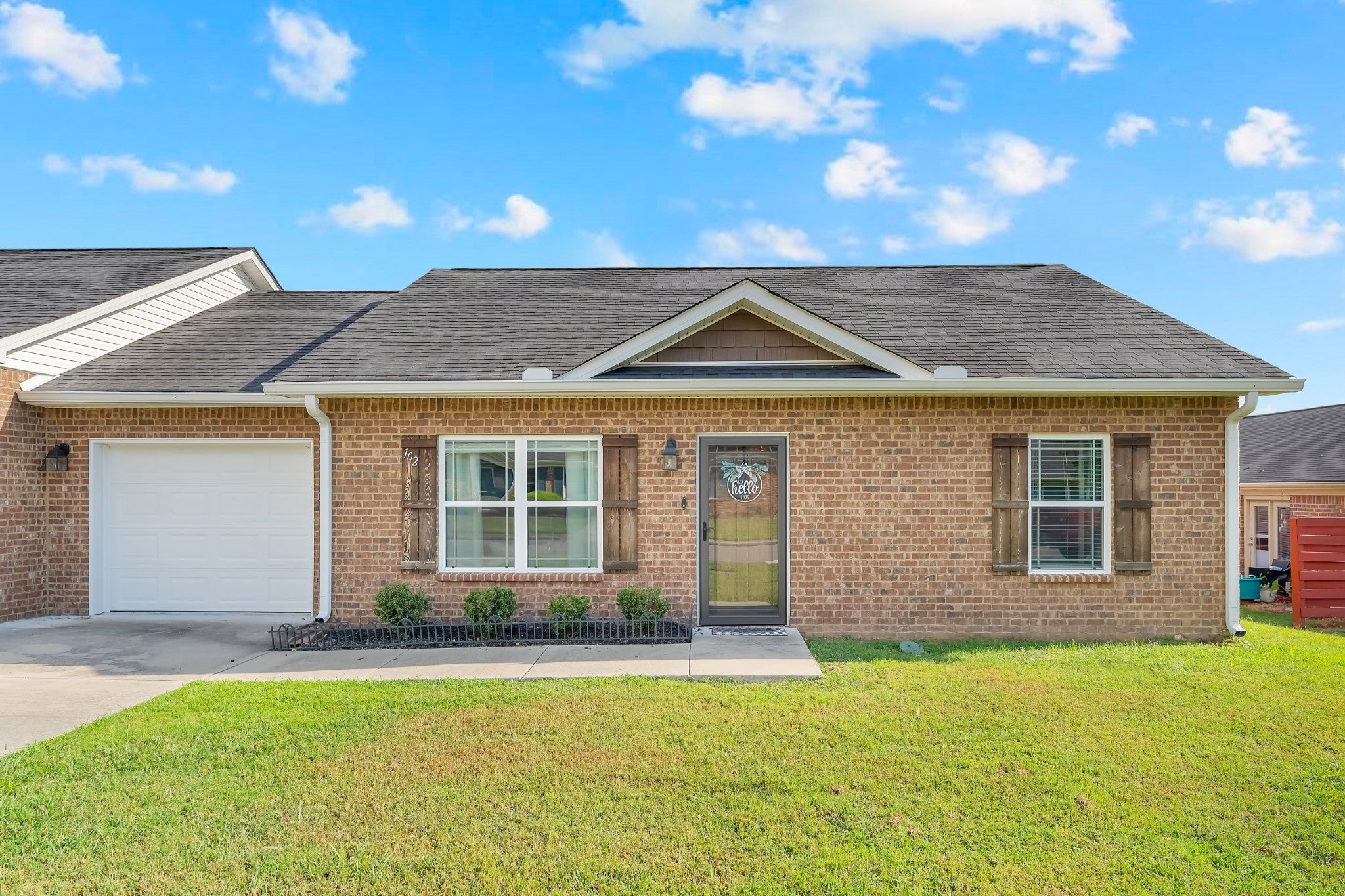 102 Dogwood Ct — photo