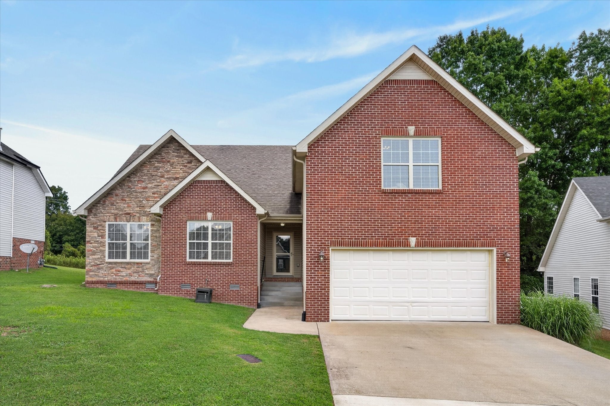 411 River Heights Dr — photo