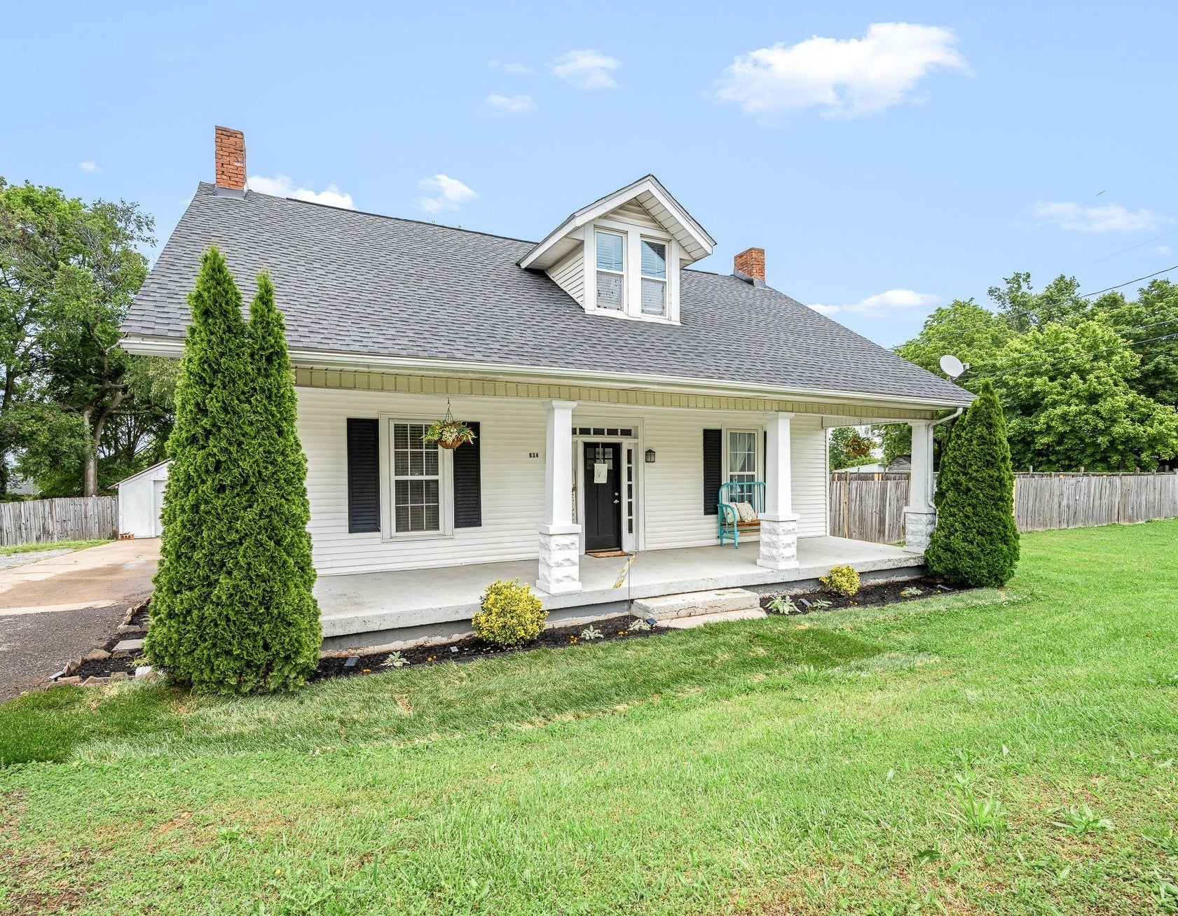 634 Hwy 52 E — photo