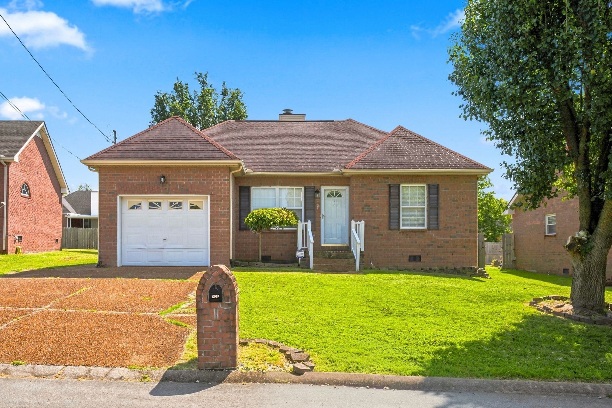 105 Clovercrest Dr — photo