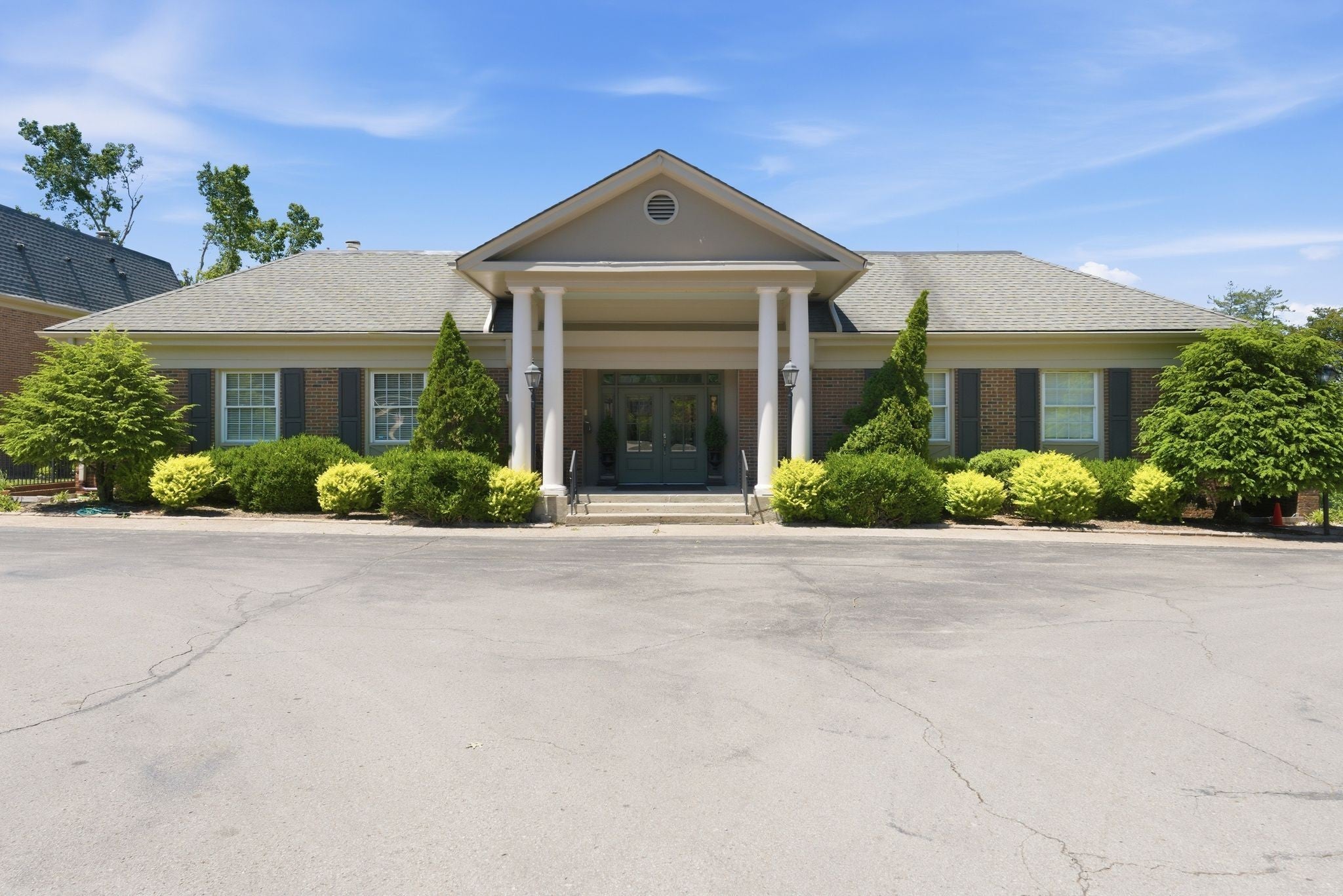 4500 Post Rd 4 — photo