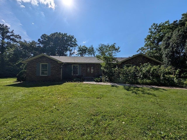 215 Williamsburg Cir — photo