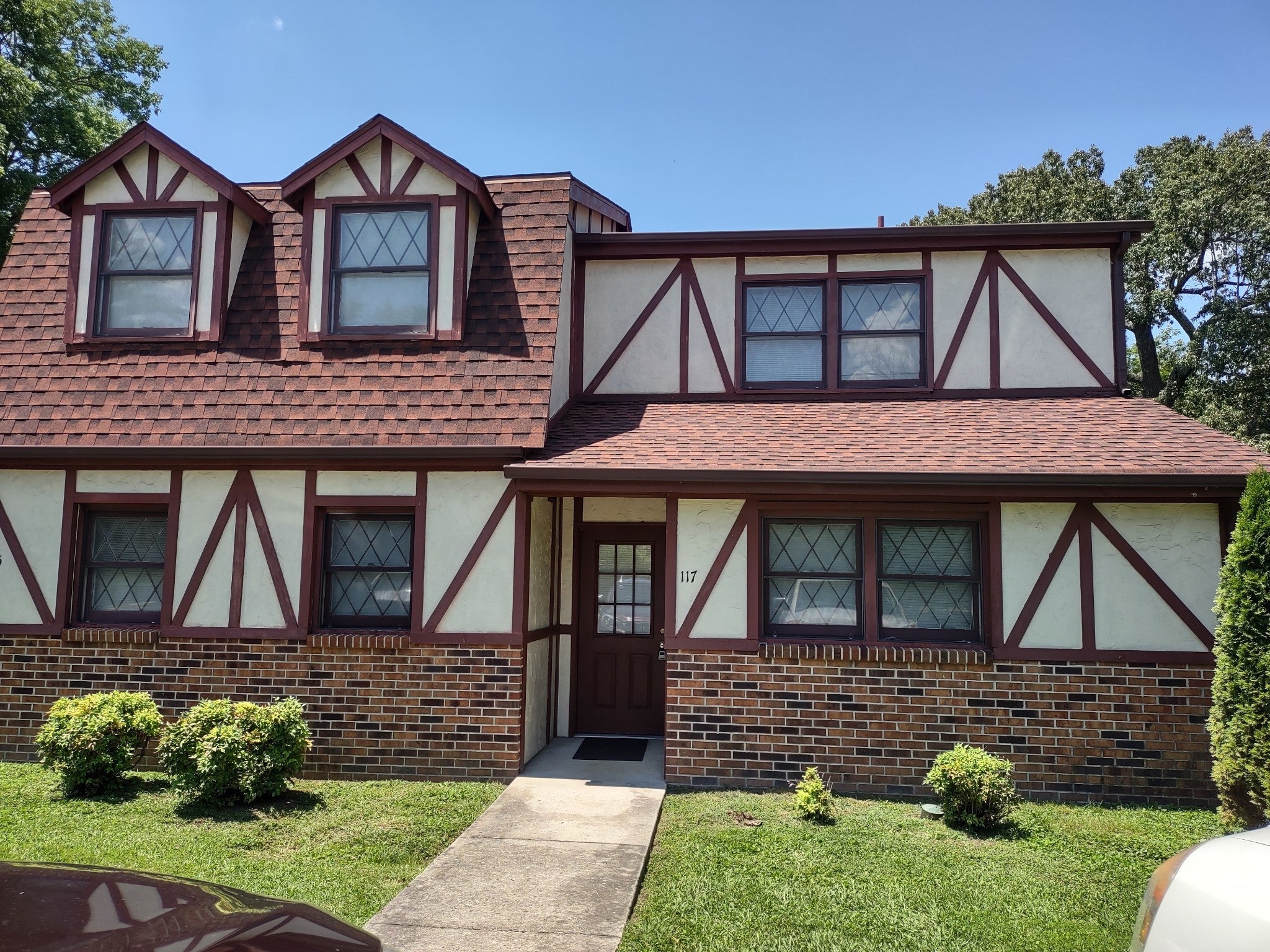 117 Moore St E — photo