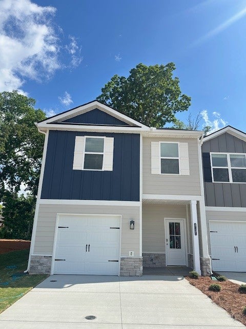 4131 Belcourt Dr NE — photo