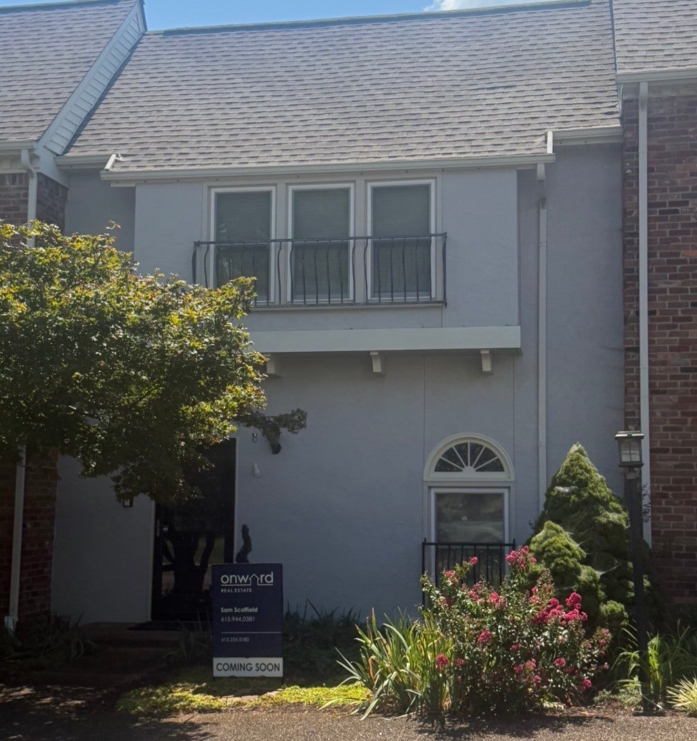 104 Foxborough Sq W — photo