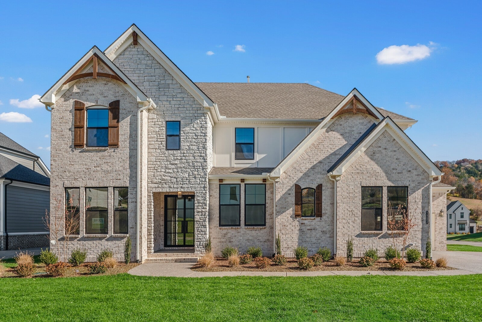 7290 Woodruff Dr — photo
