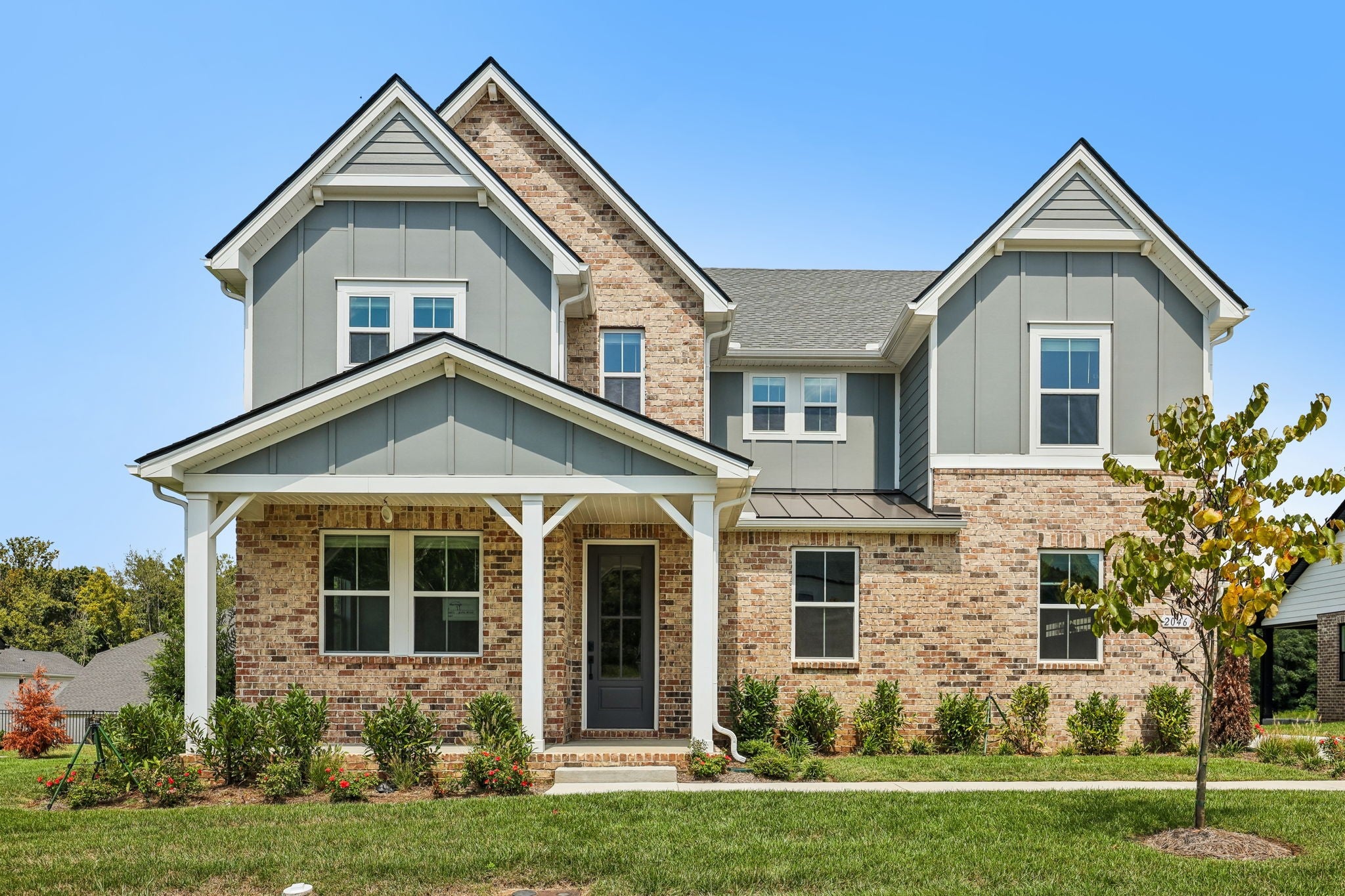 2046 Riley Park Dr — photo