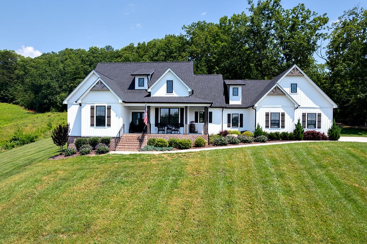 165 Reserve Drive NW — photo
