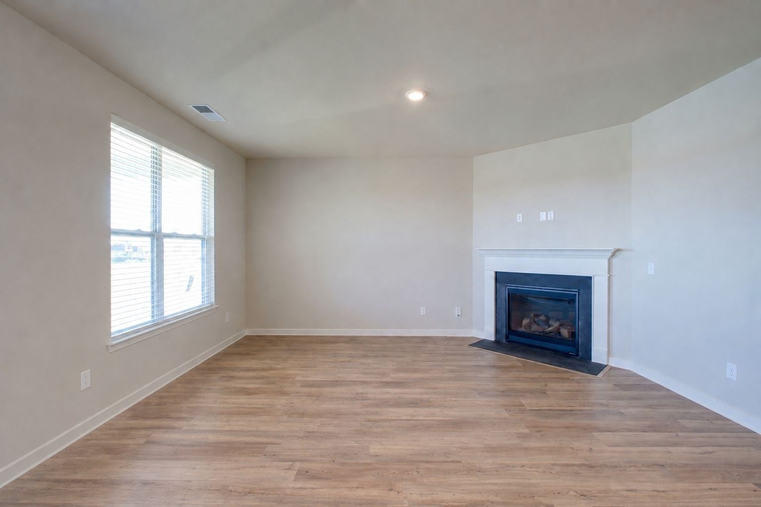 659 Ballard Dr — photo