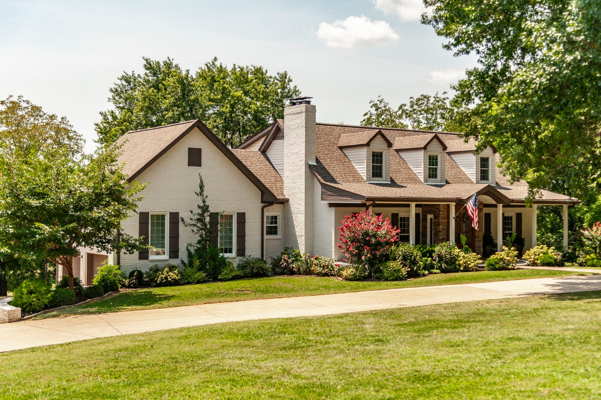 1048 Hillview Dr — photo