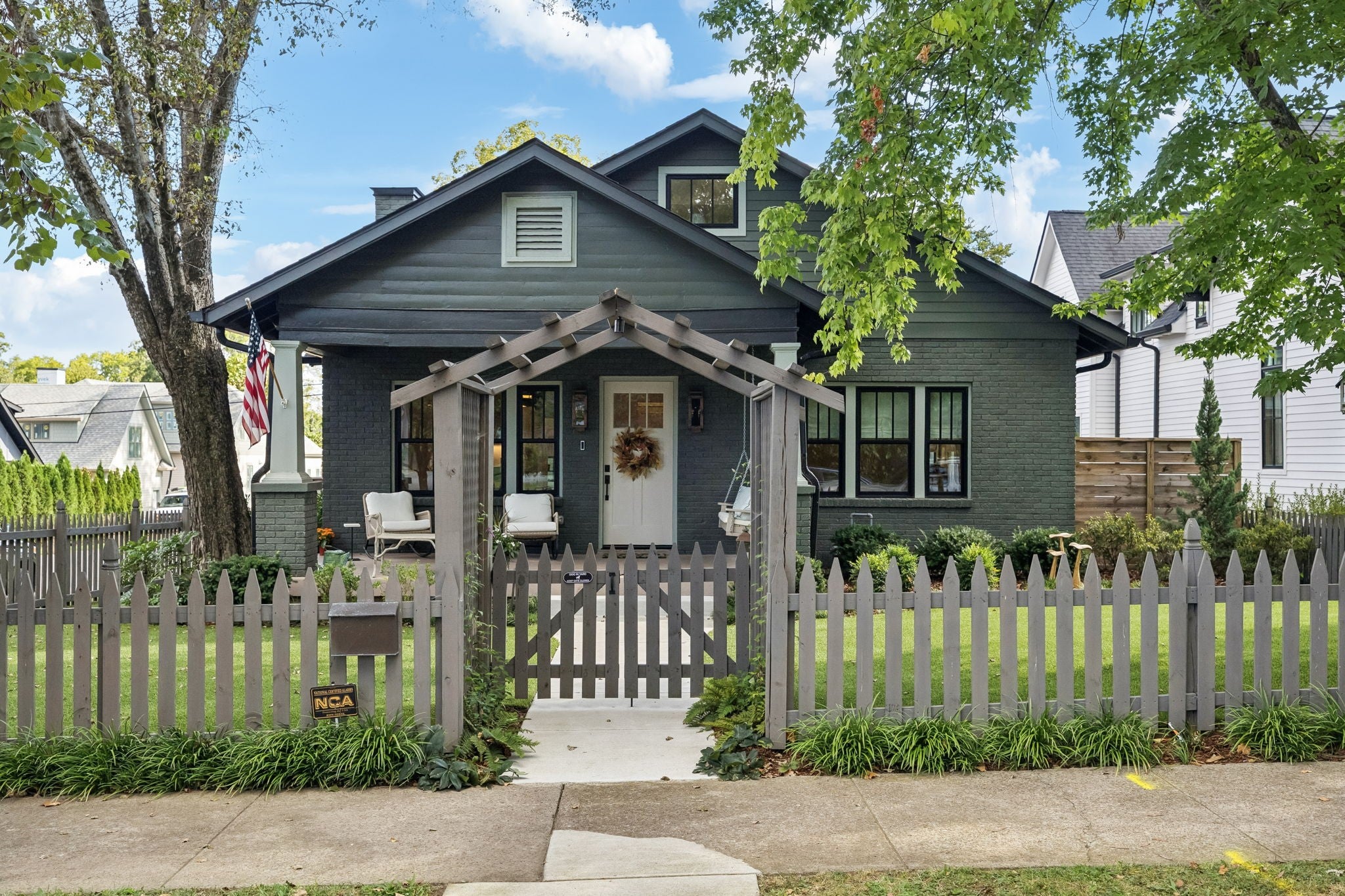 1101 Montrose Ave — photo