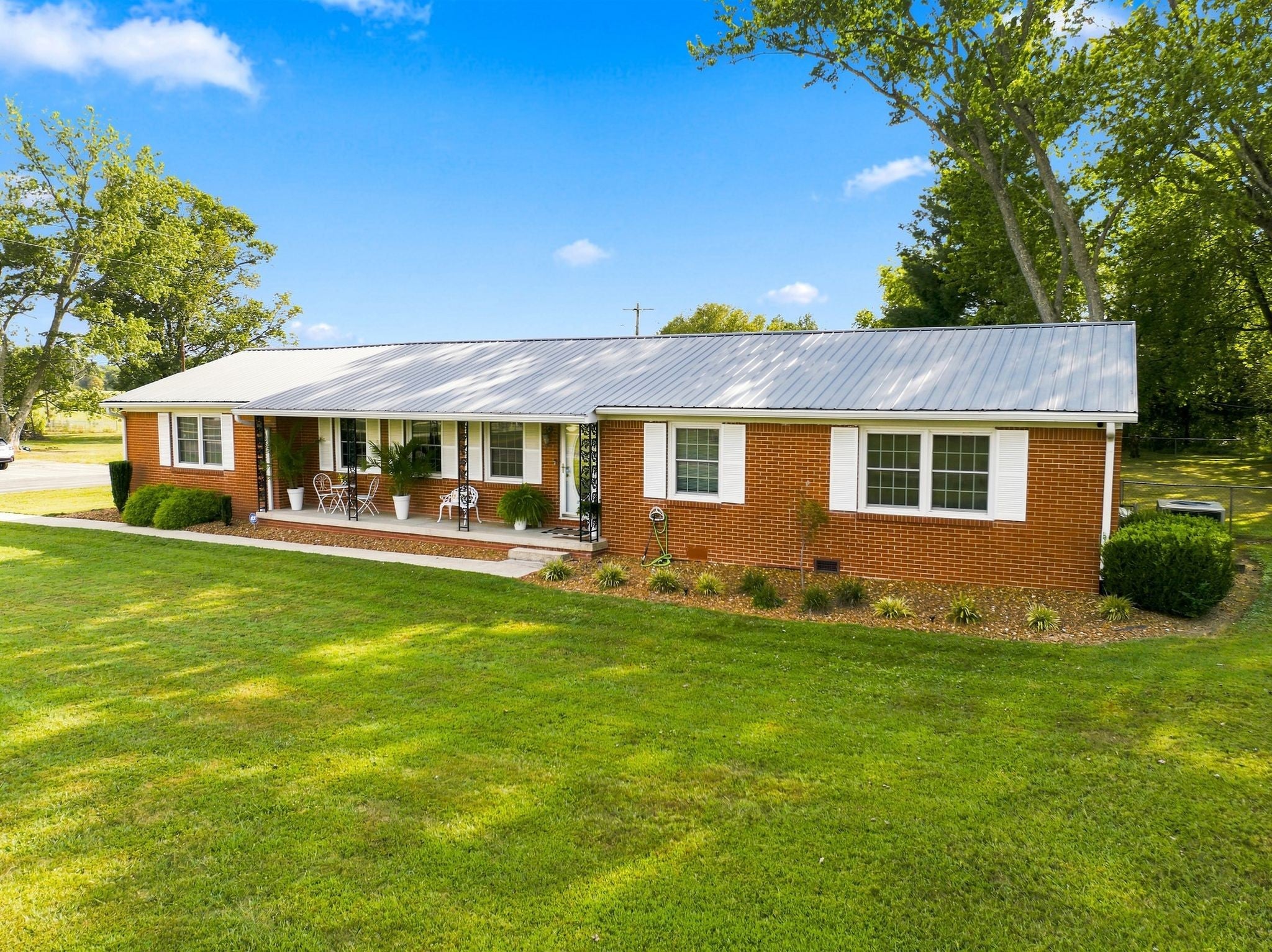 1408 Old Estill Springs Rd — photo