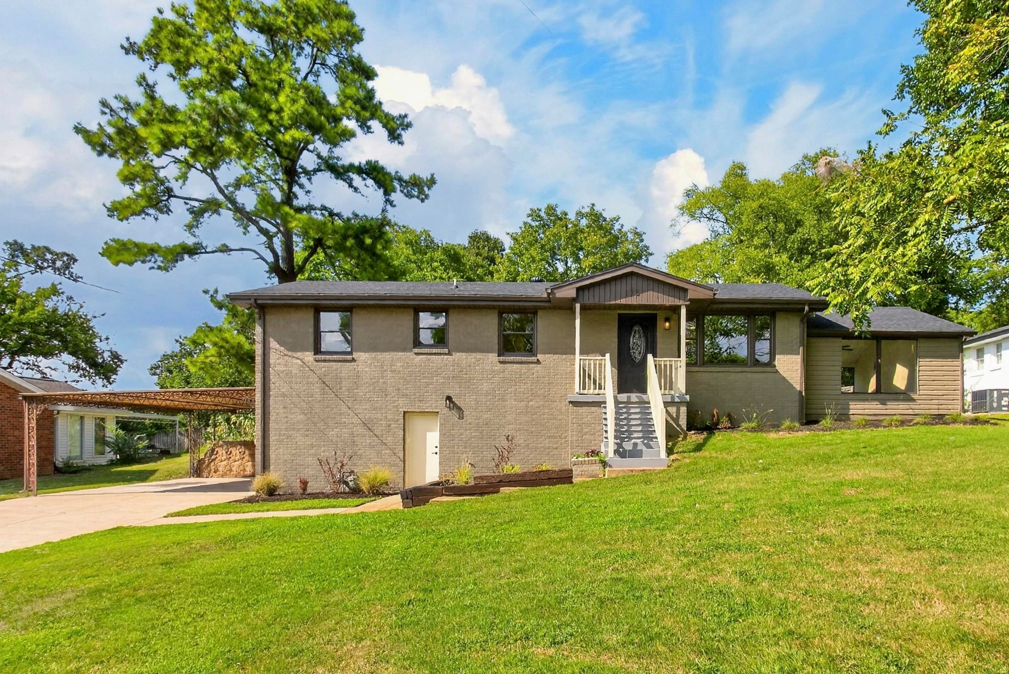 113 Laura Ave — photo