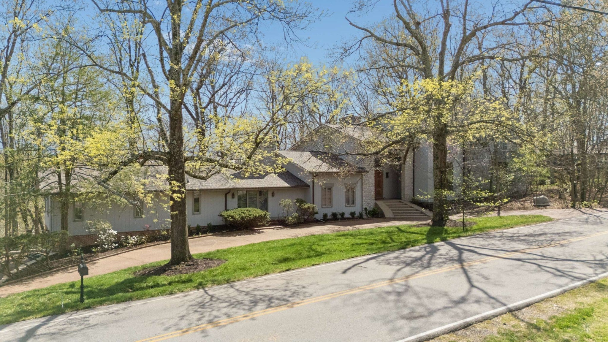 5870 Fredricksburg Dr — photo