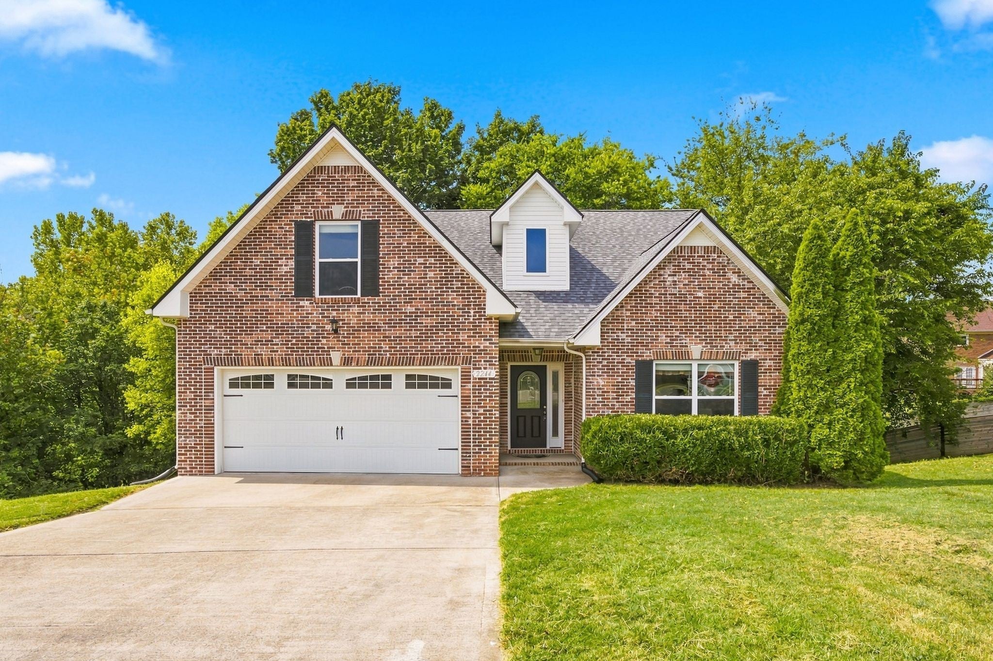 2244 Fairfax Dr — photo