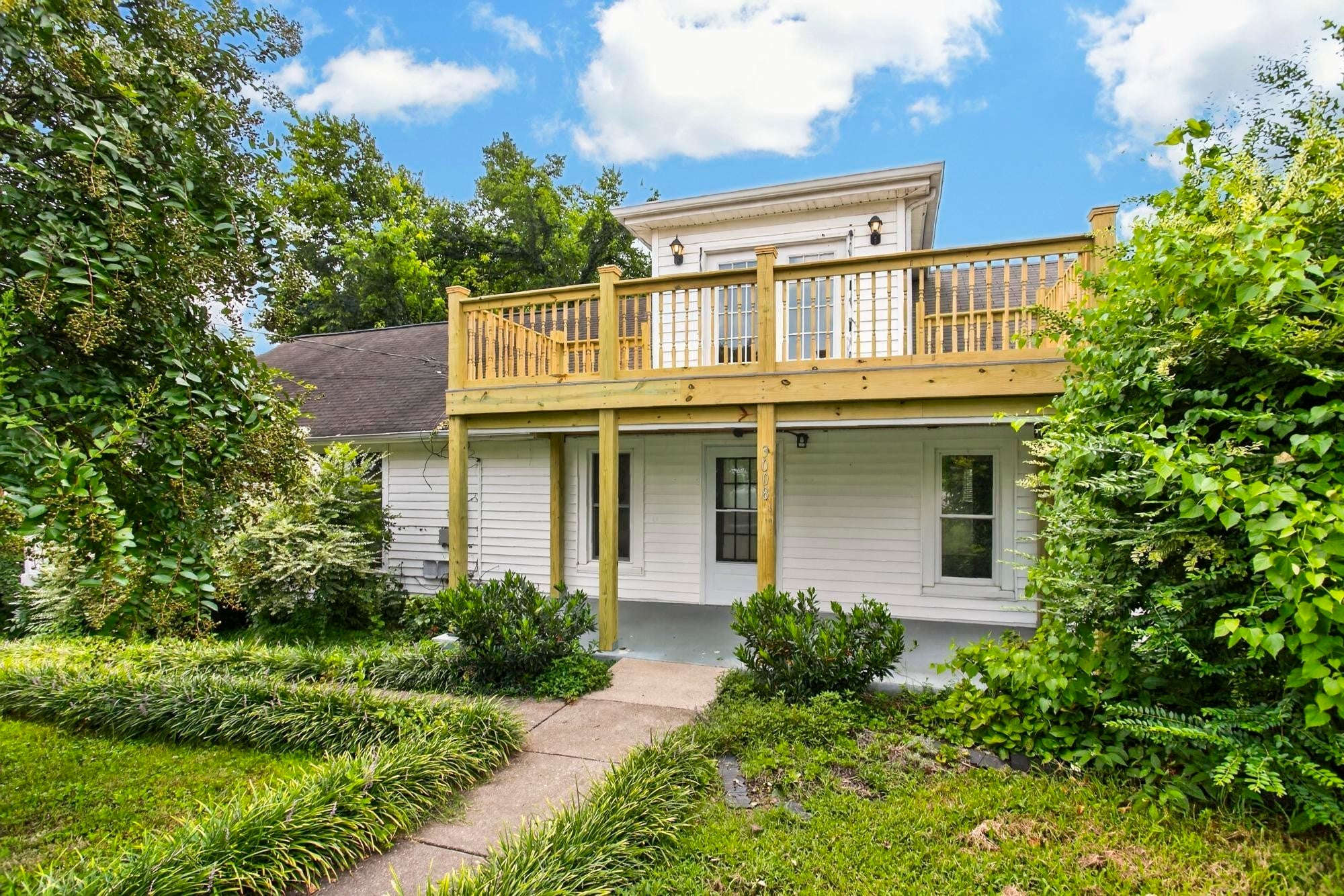 3008 Lakeshore Dr — photo