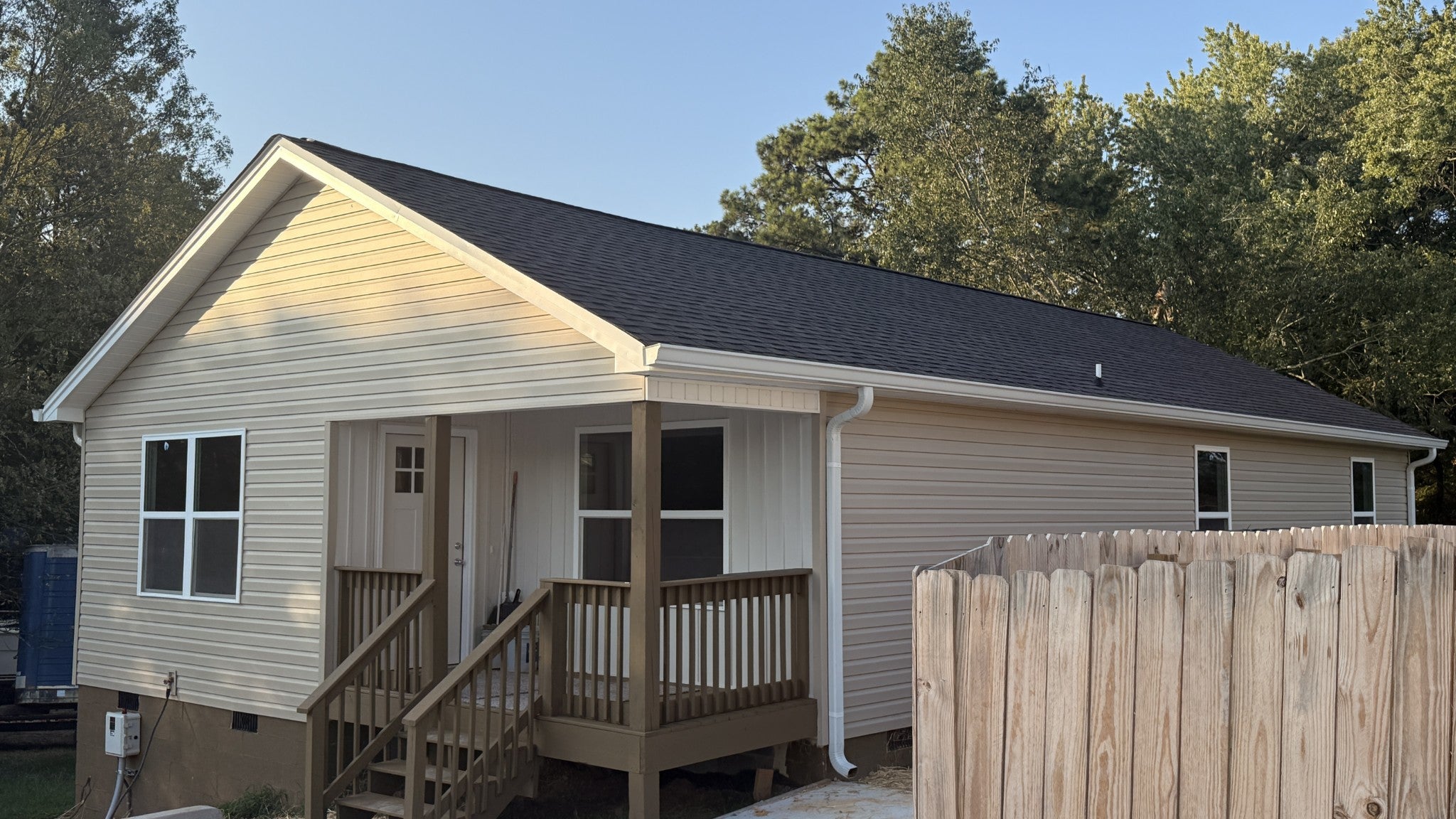 511 Johnson Blvd SE — photo