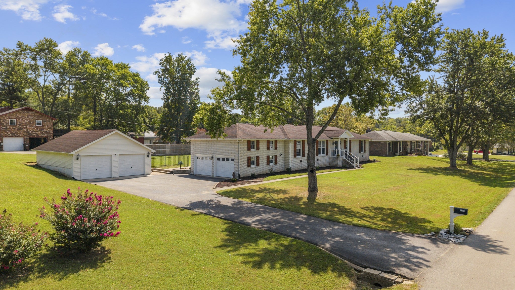 1503 Hillview Dr — photo