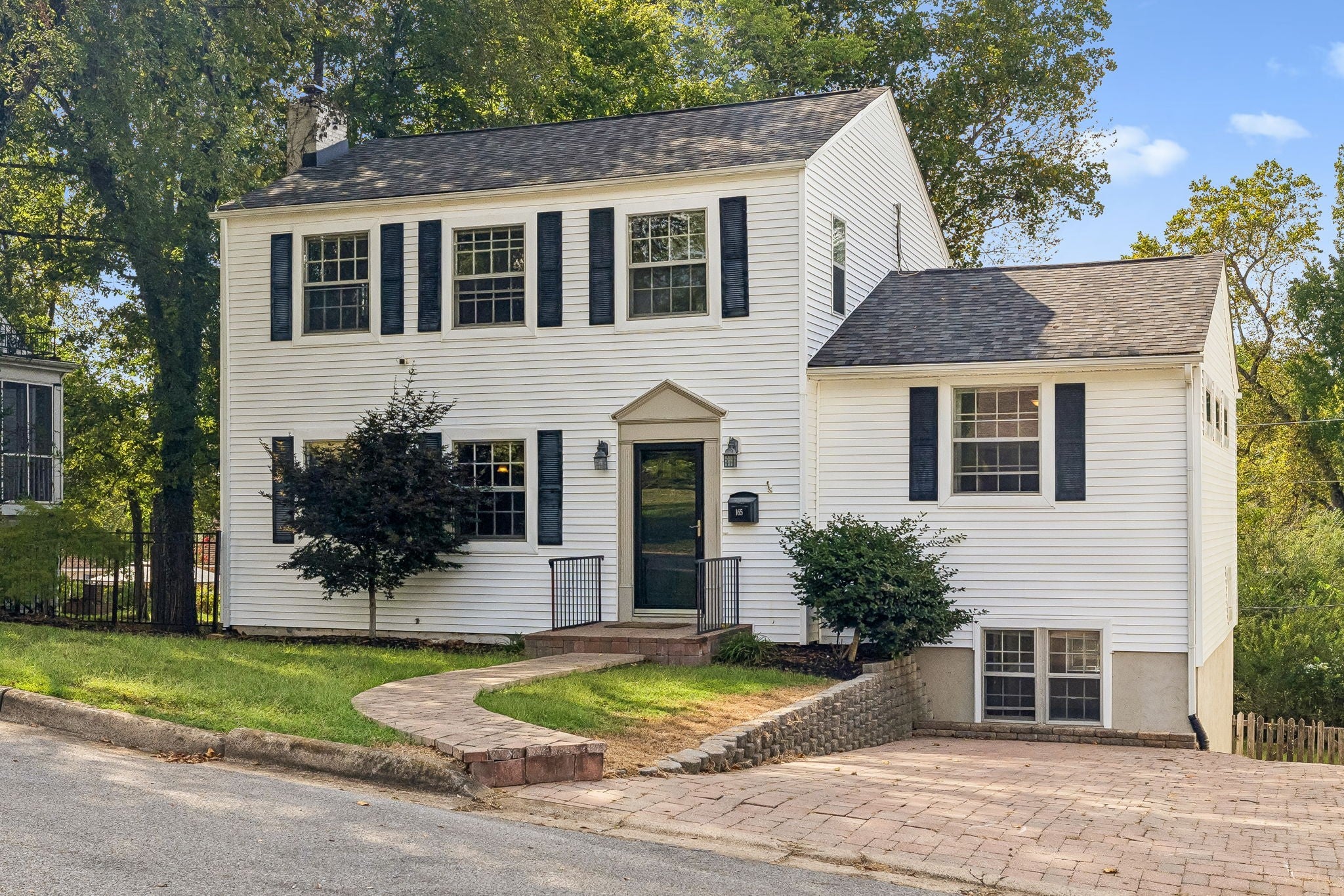 165 E Glenwood Dr — photo