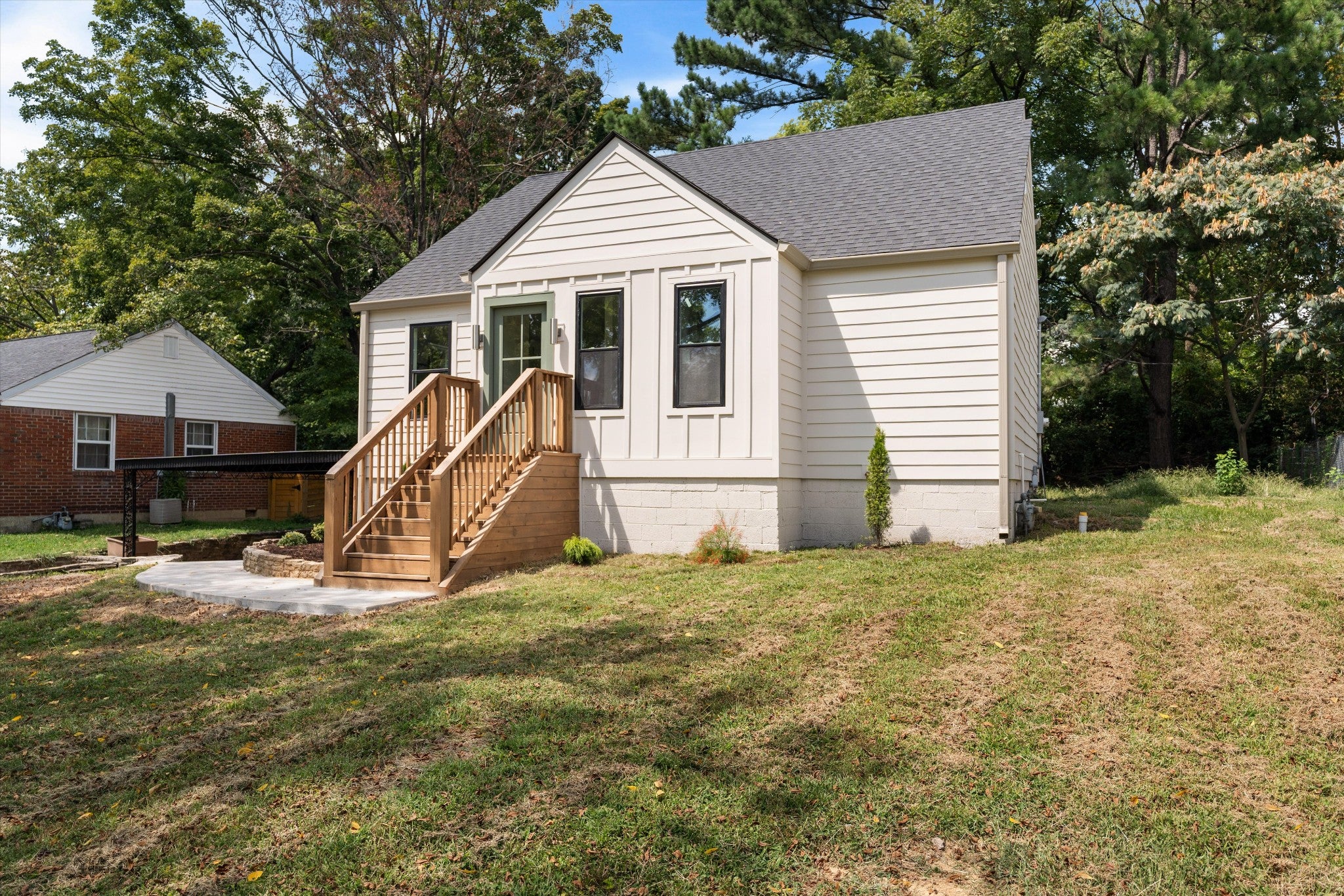 1326 Saturn Dr — photo