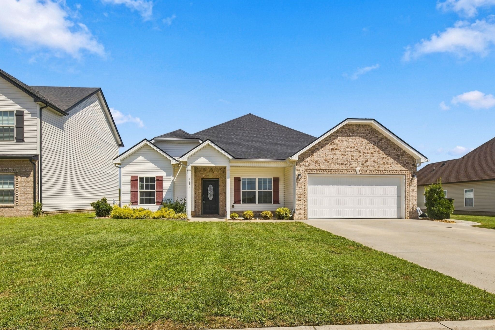 1385 Winterset Dr — photo