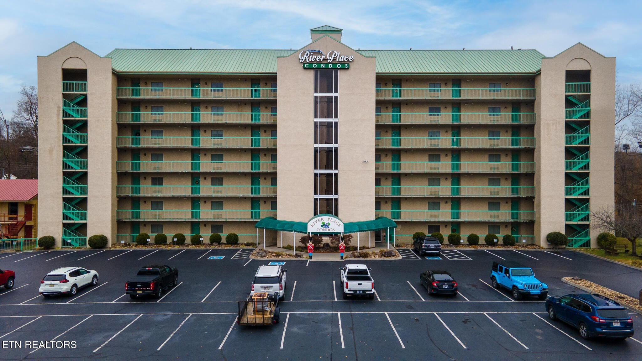 3215 N River Rd 503 — photo