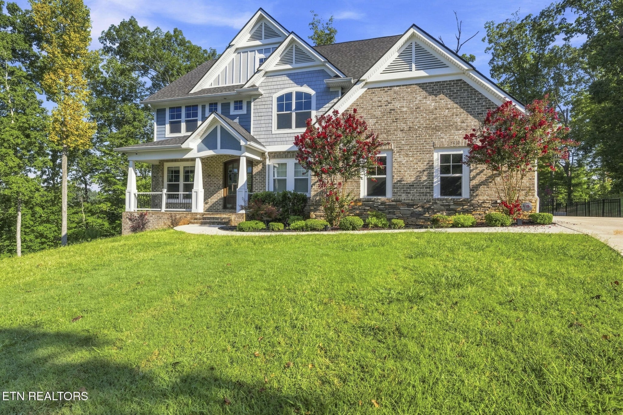 295 Wedgewood Drive — photo