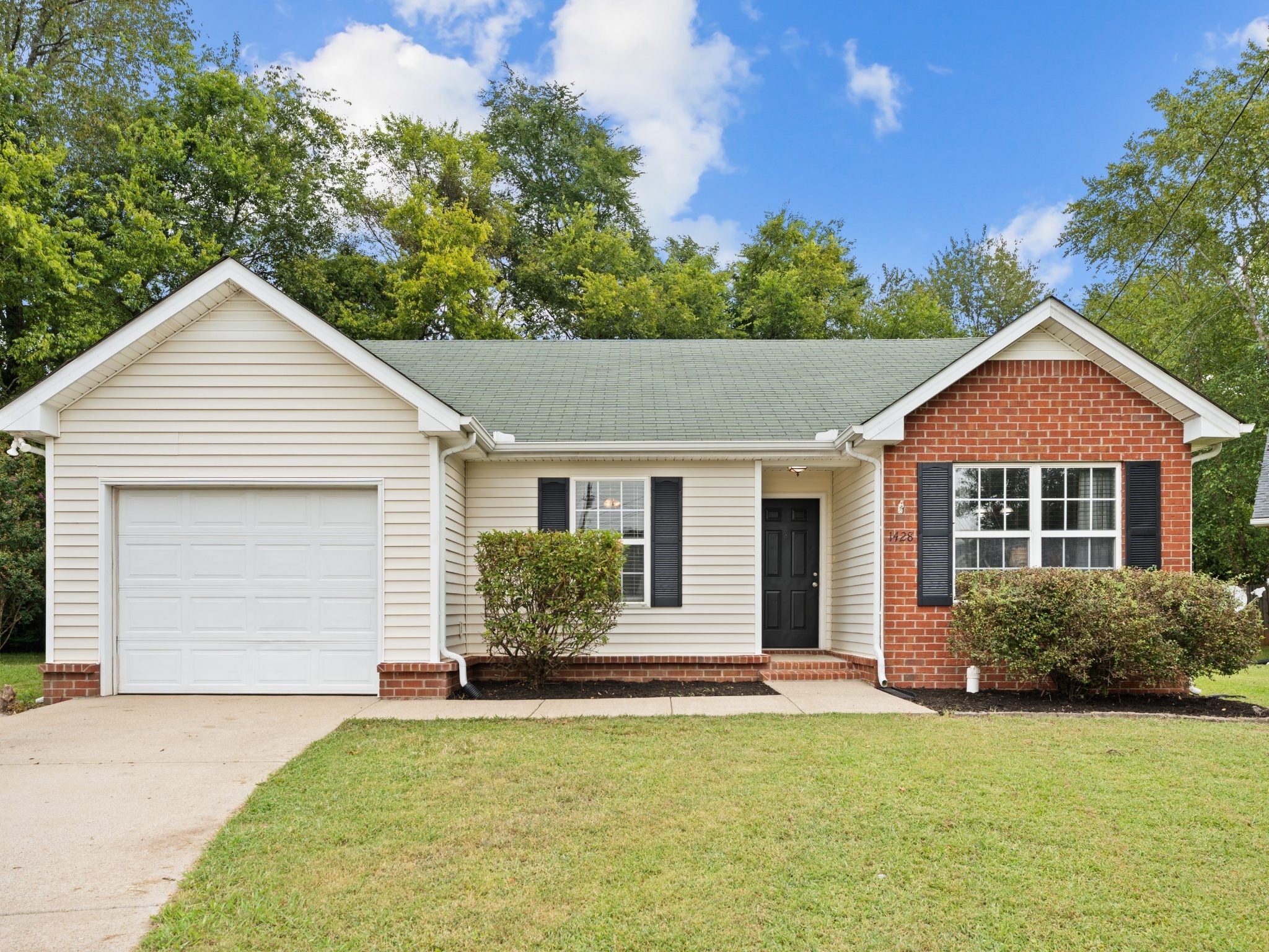 1428 Eastwoods Dr — photo