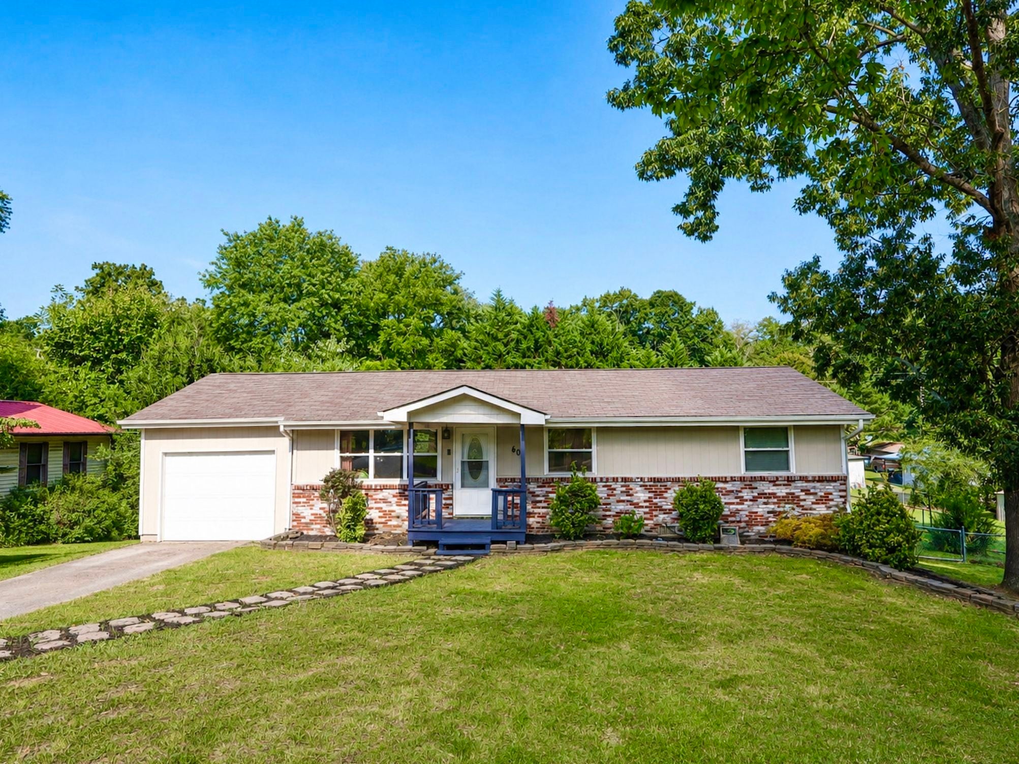 408 Fairview Dr SE — photo