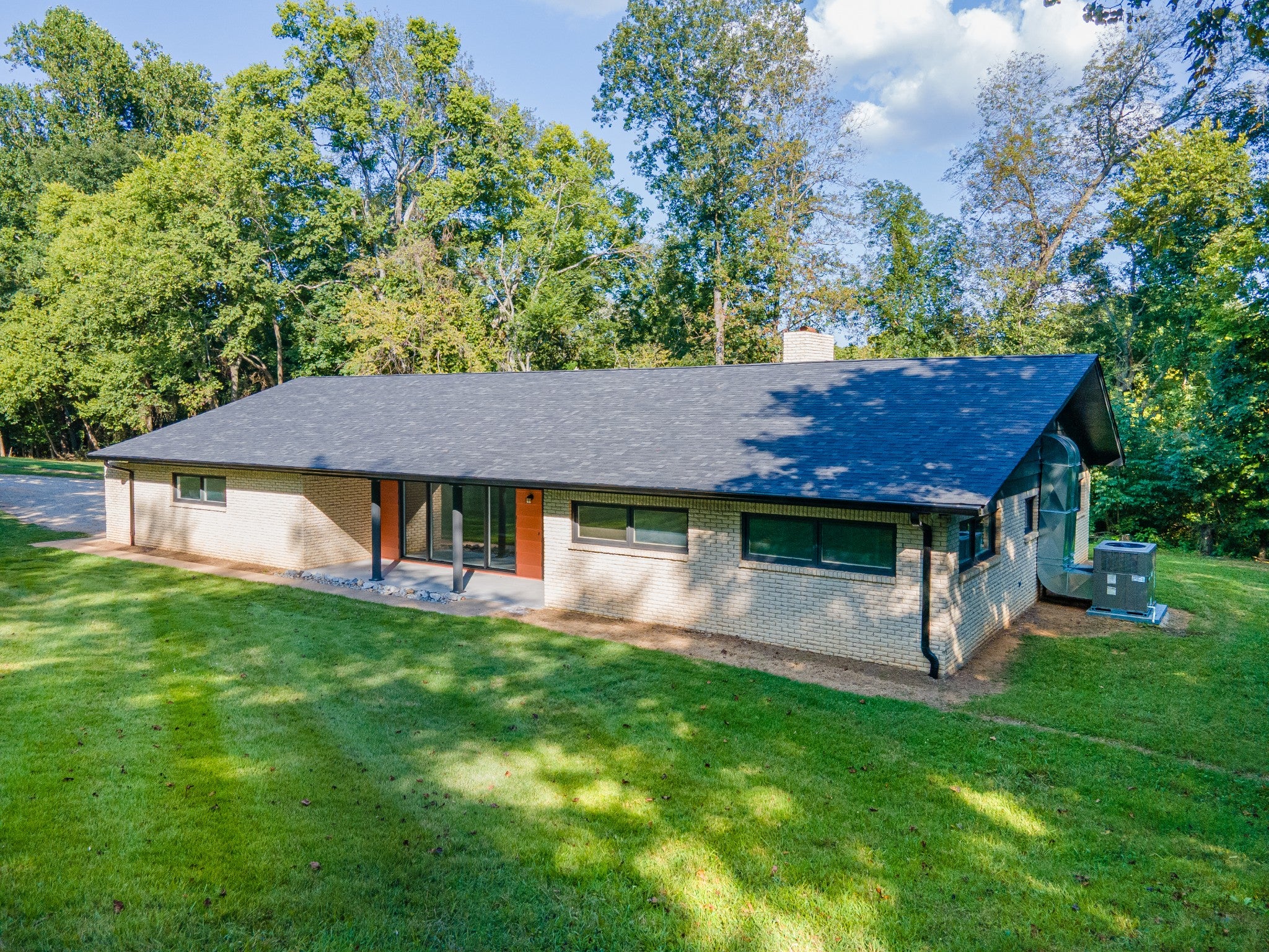 301 Sanford Ln — photo