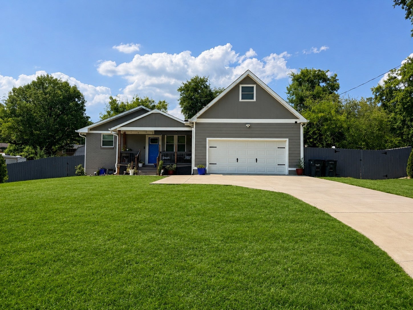 111 Lynn Dr — photo