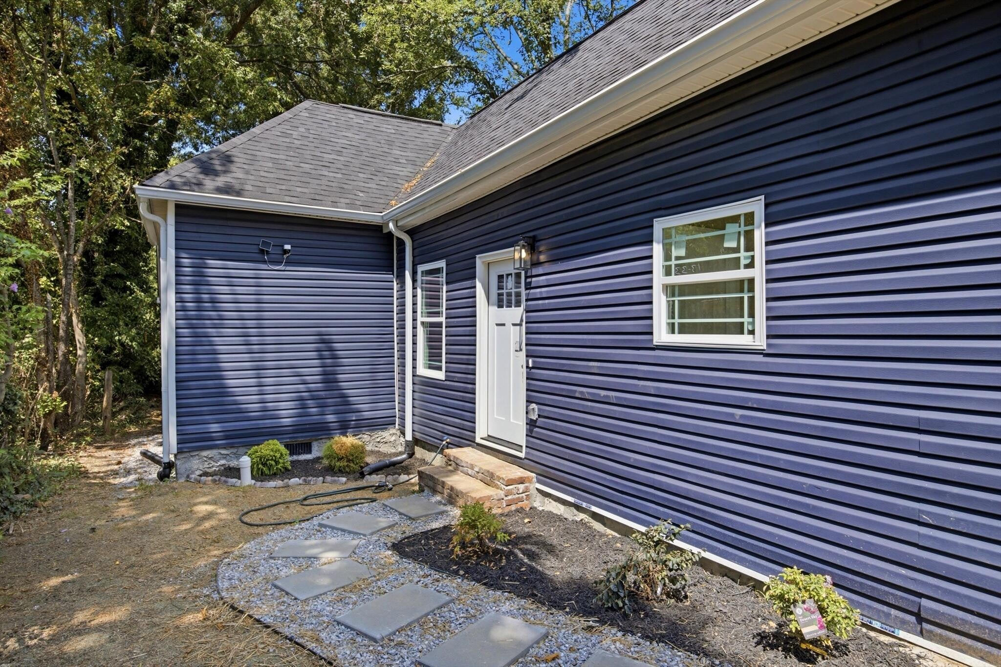 1711 Stanfiel Street — photo