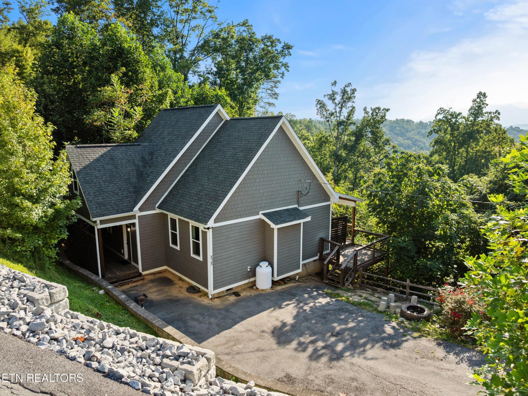 828 Beanstalk Rd — photo