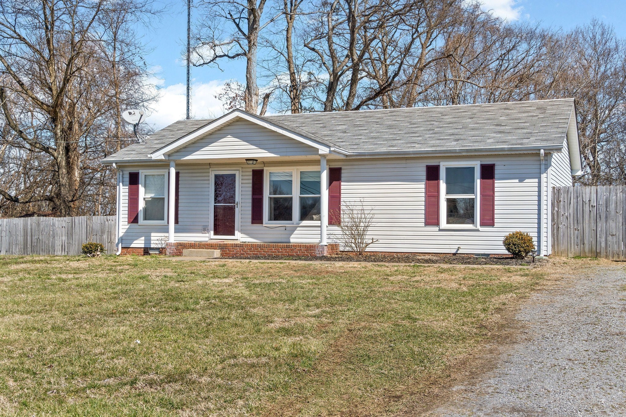 1055 Tolliver Way — photo