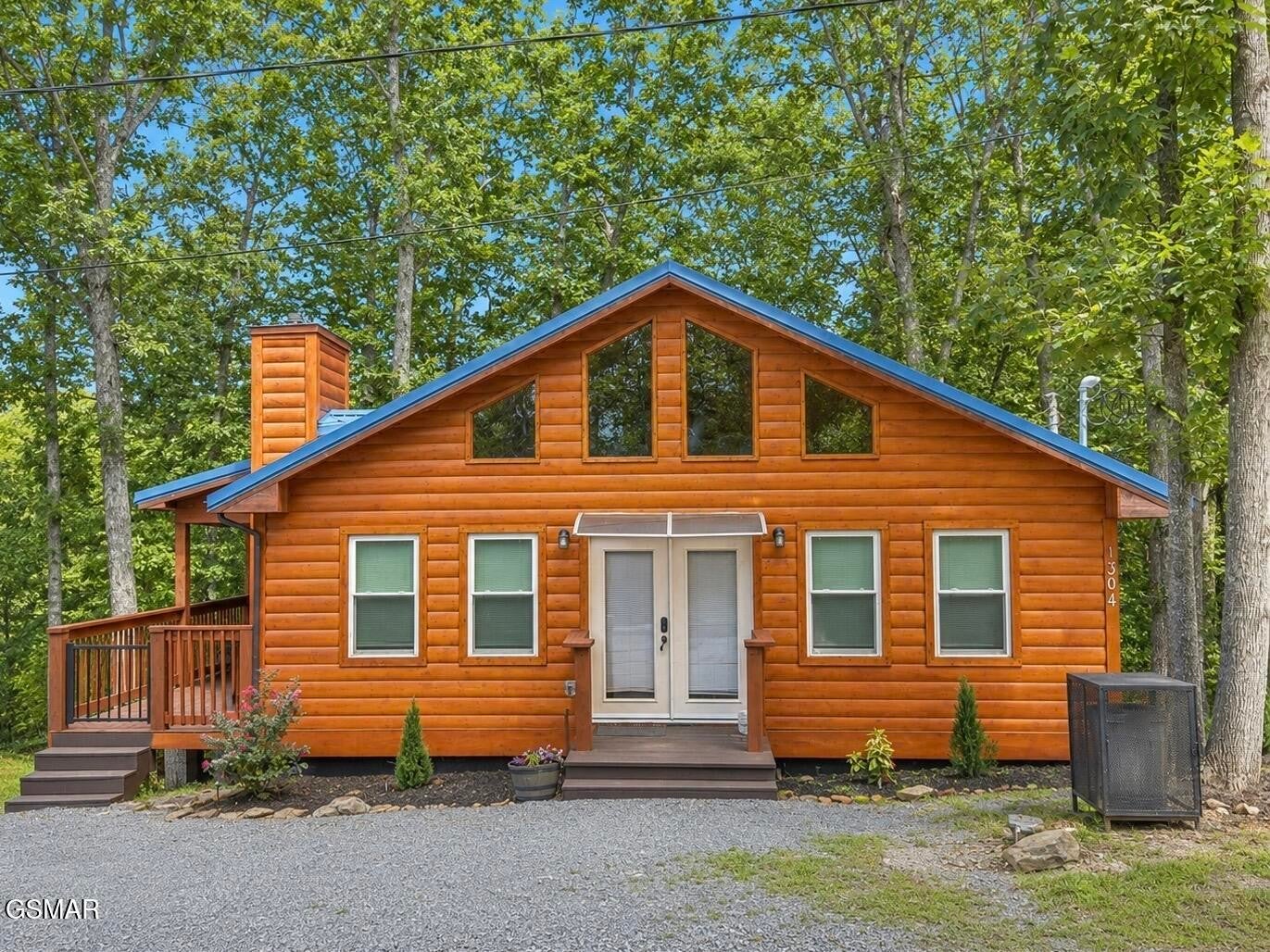 1304 N Oak Court — photo
