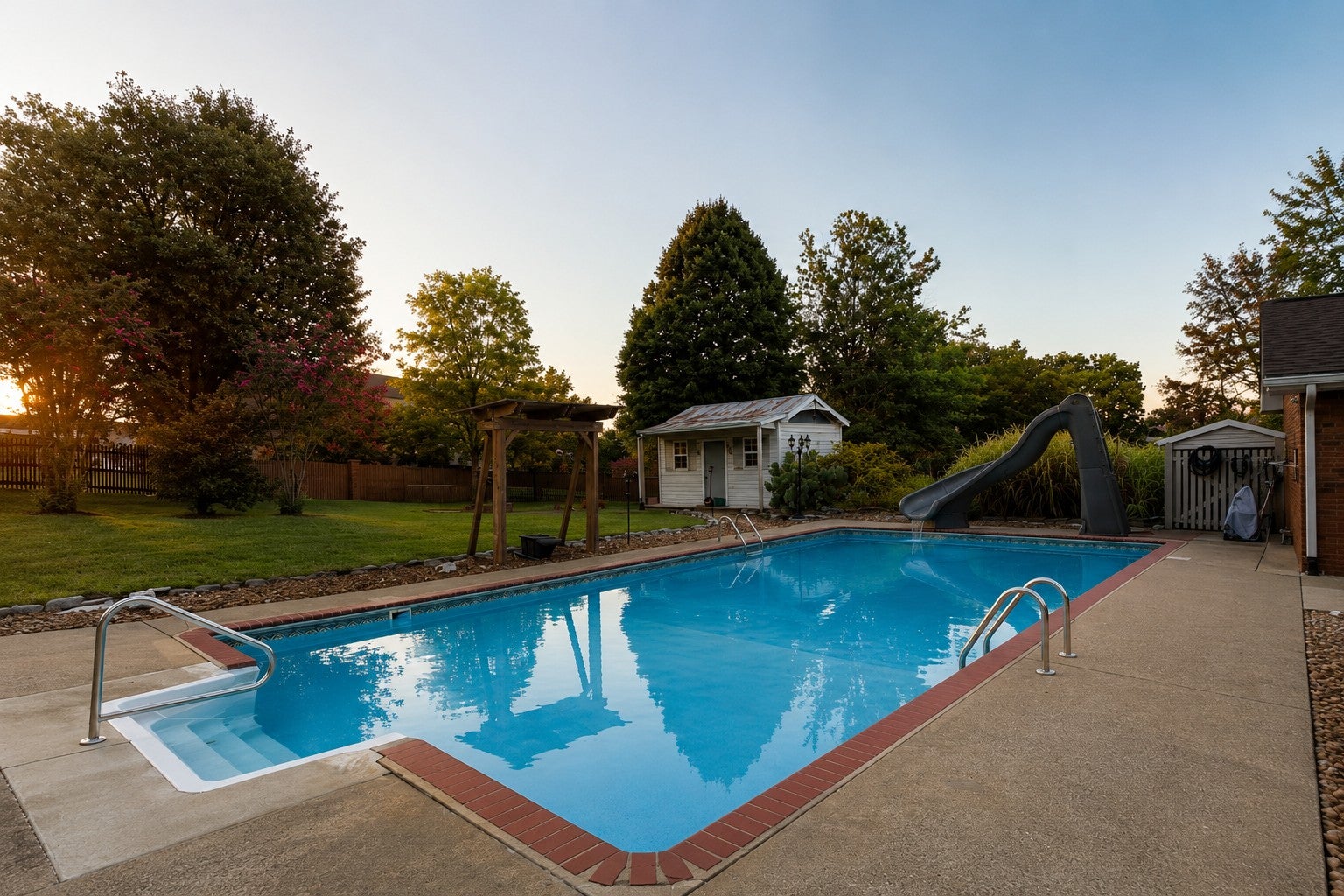402 Thurman Dr — photo