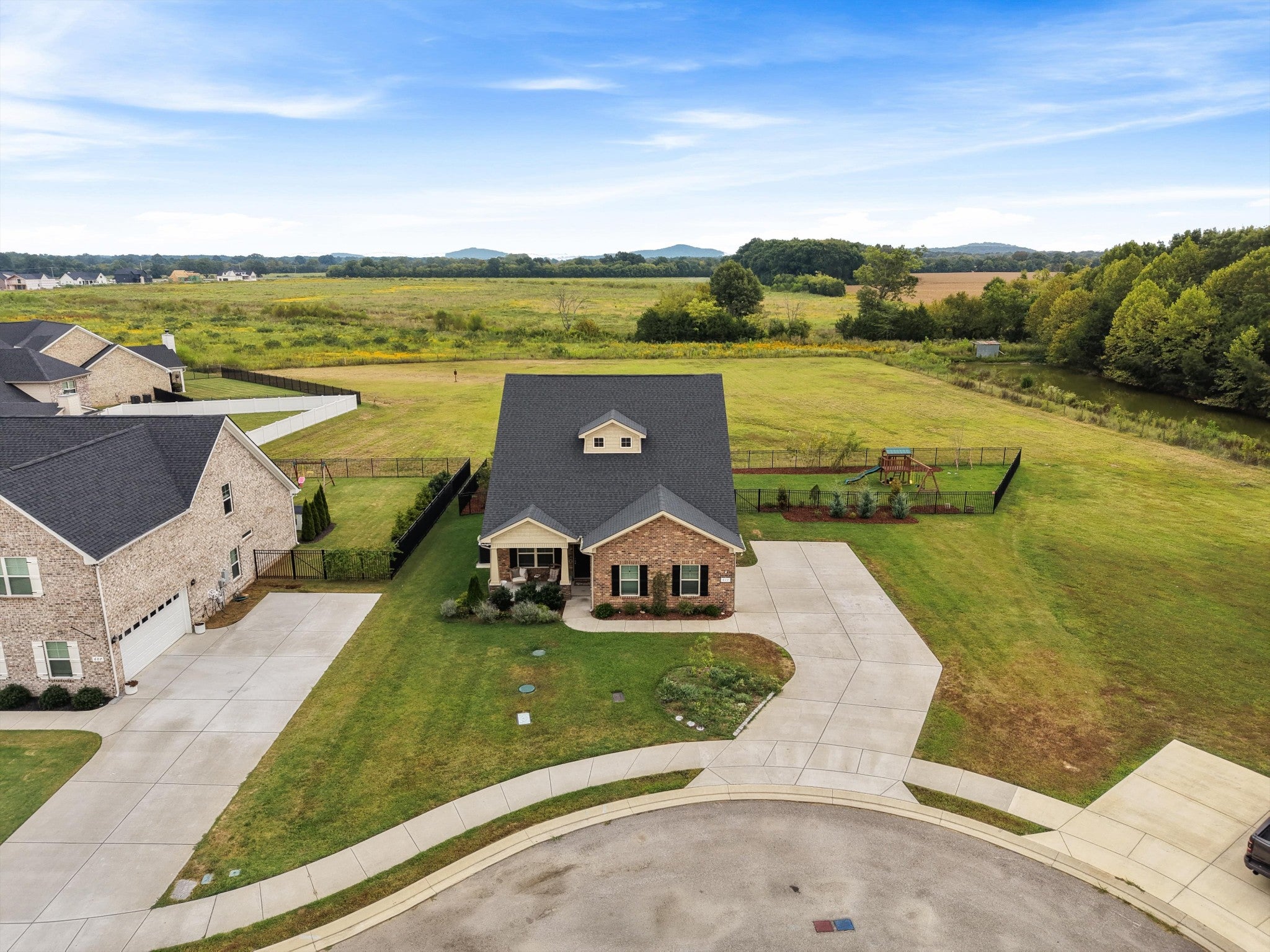611 Hawkeye Ct — photo