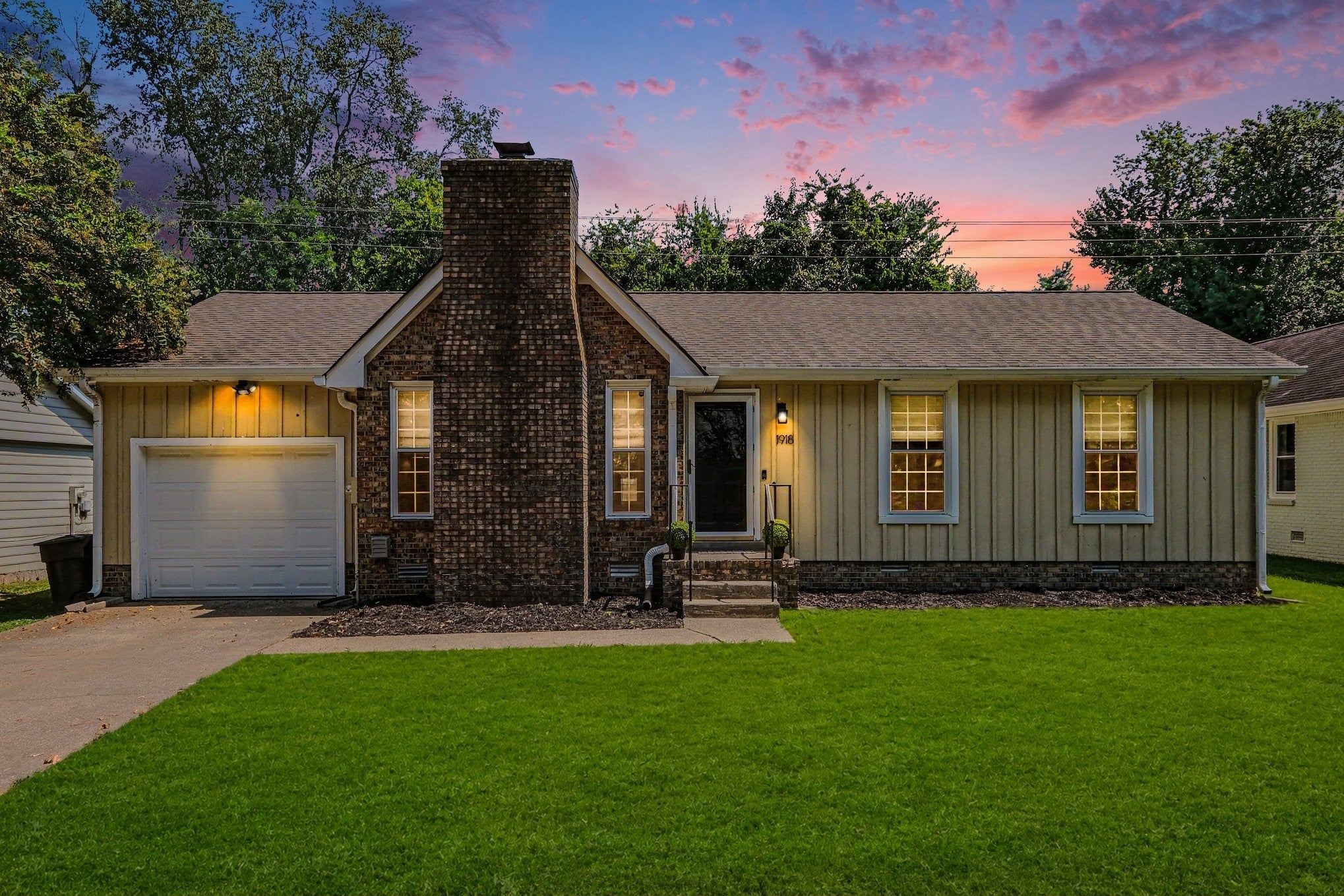 1918 Redbud Ct — photo