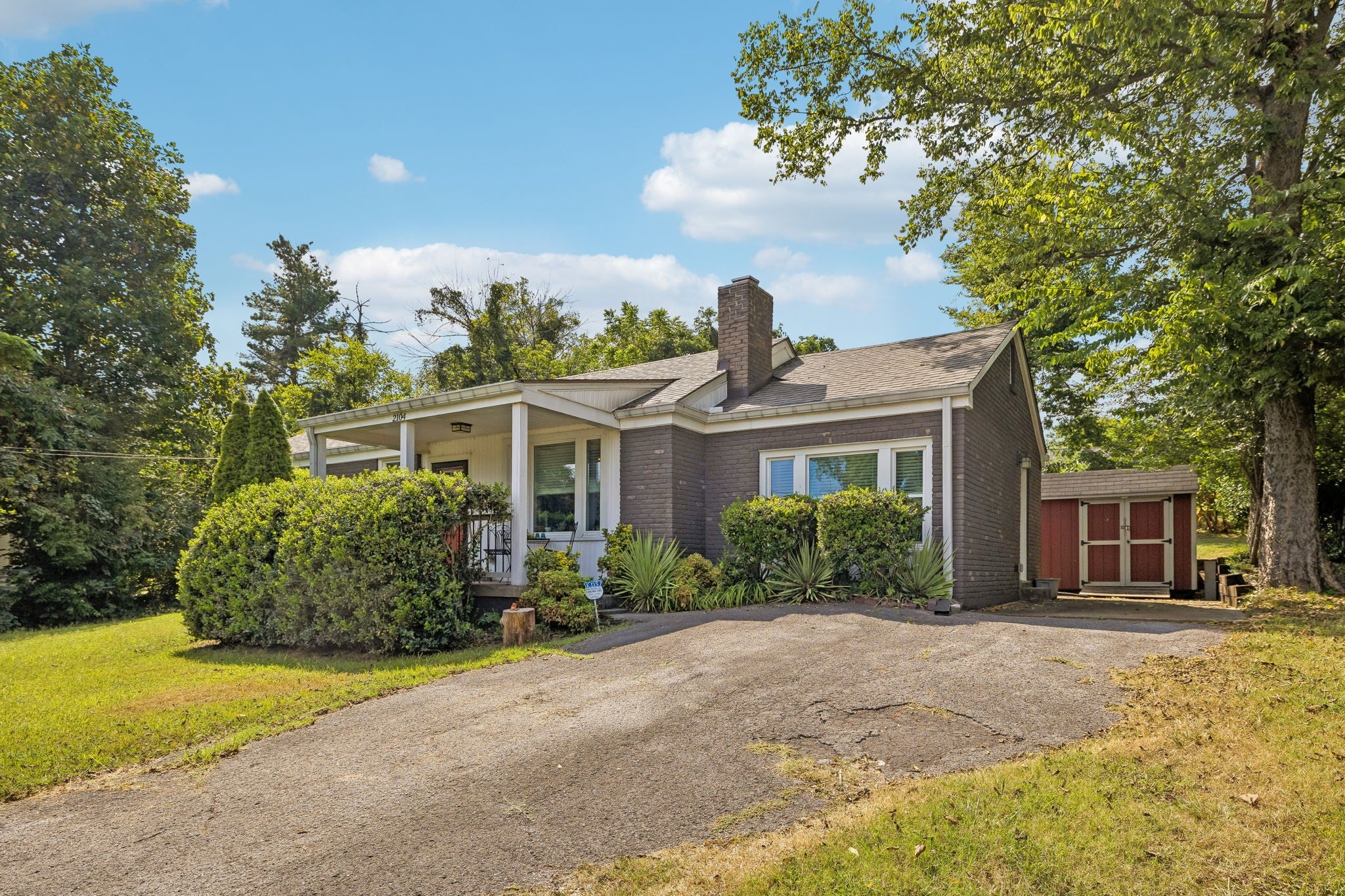 2104 Fernwood Dr — photo